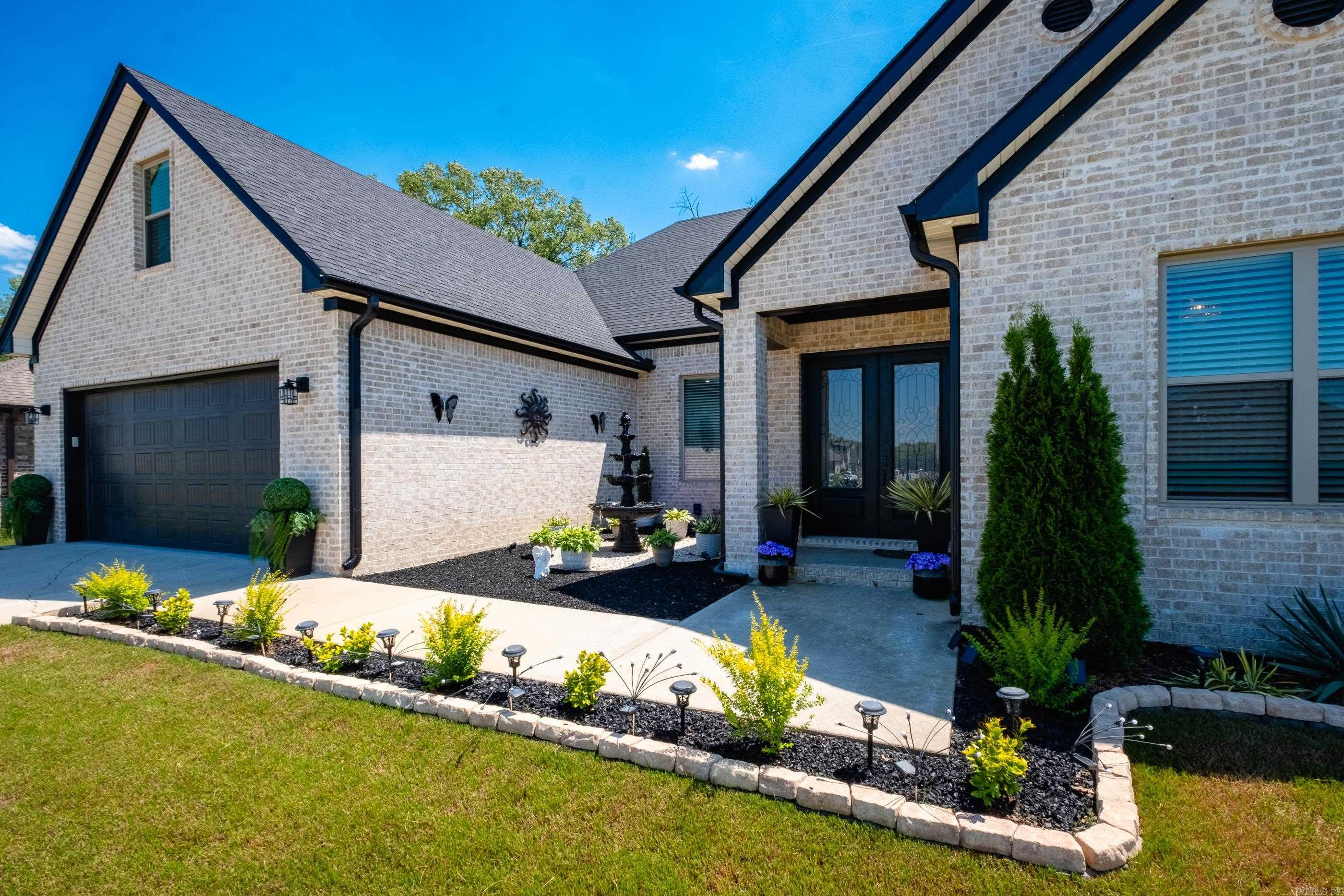 86 Lucia Lane