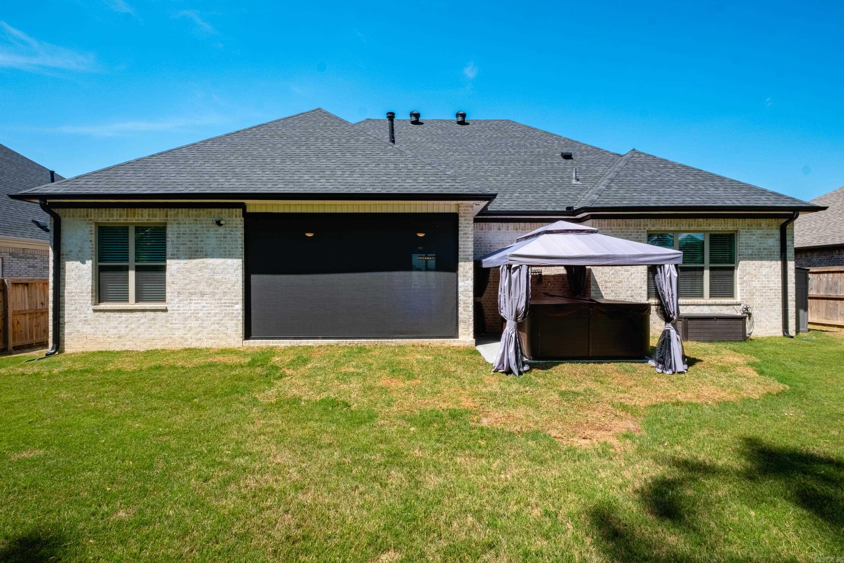 86 Lucia Lane