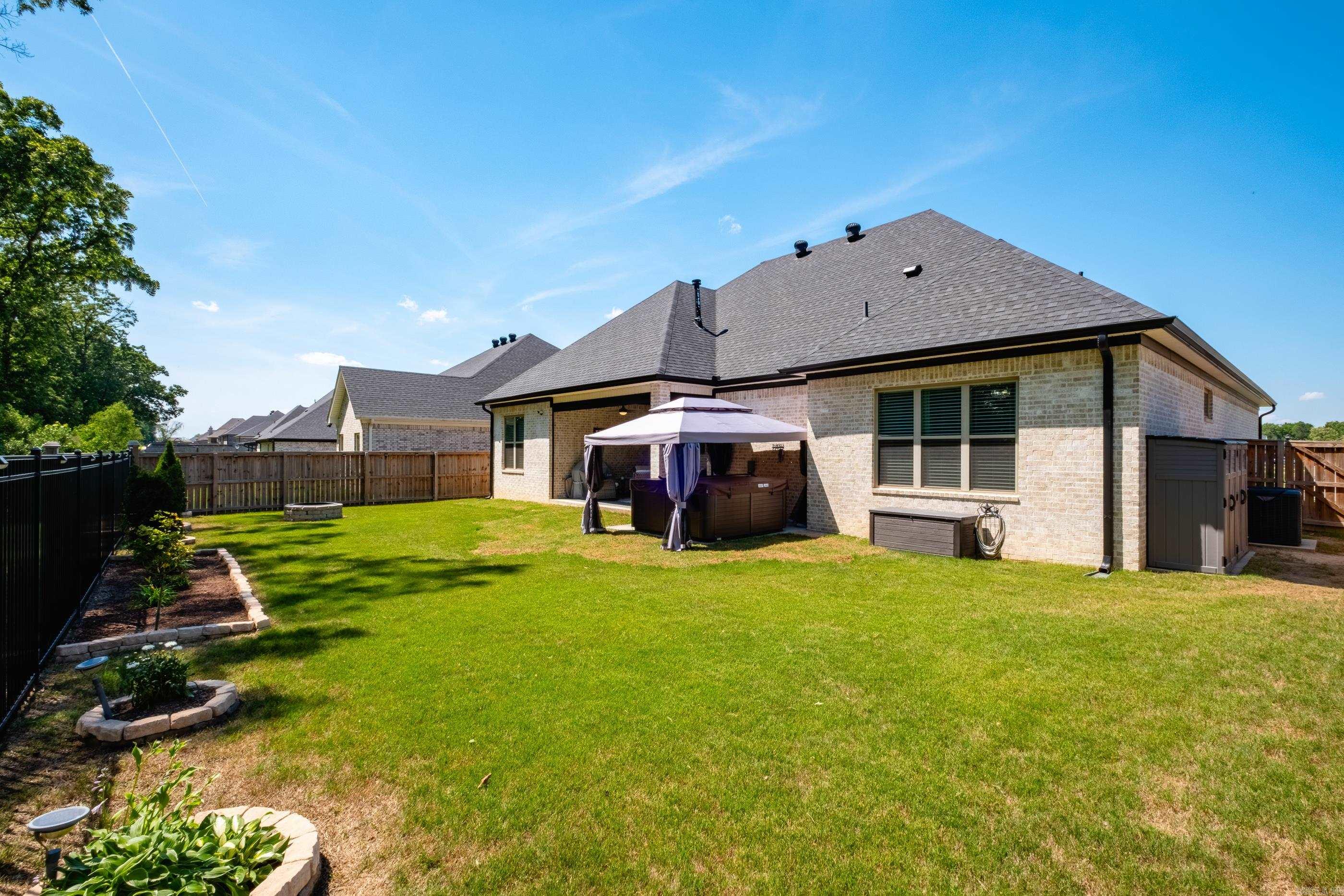86 Lucia Lane