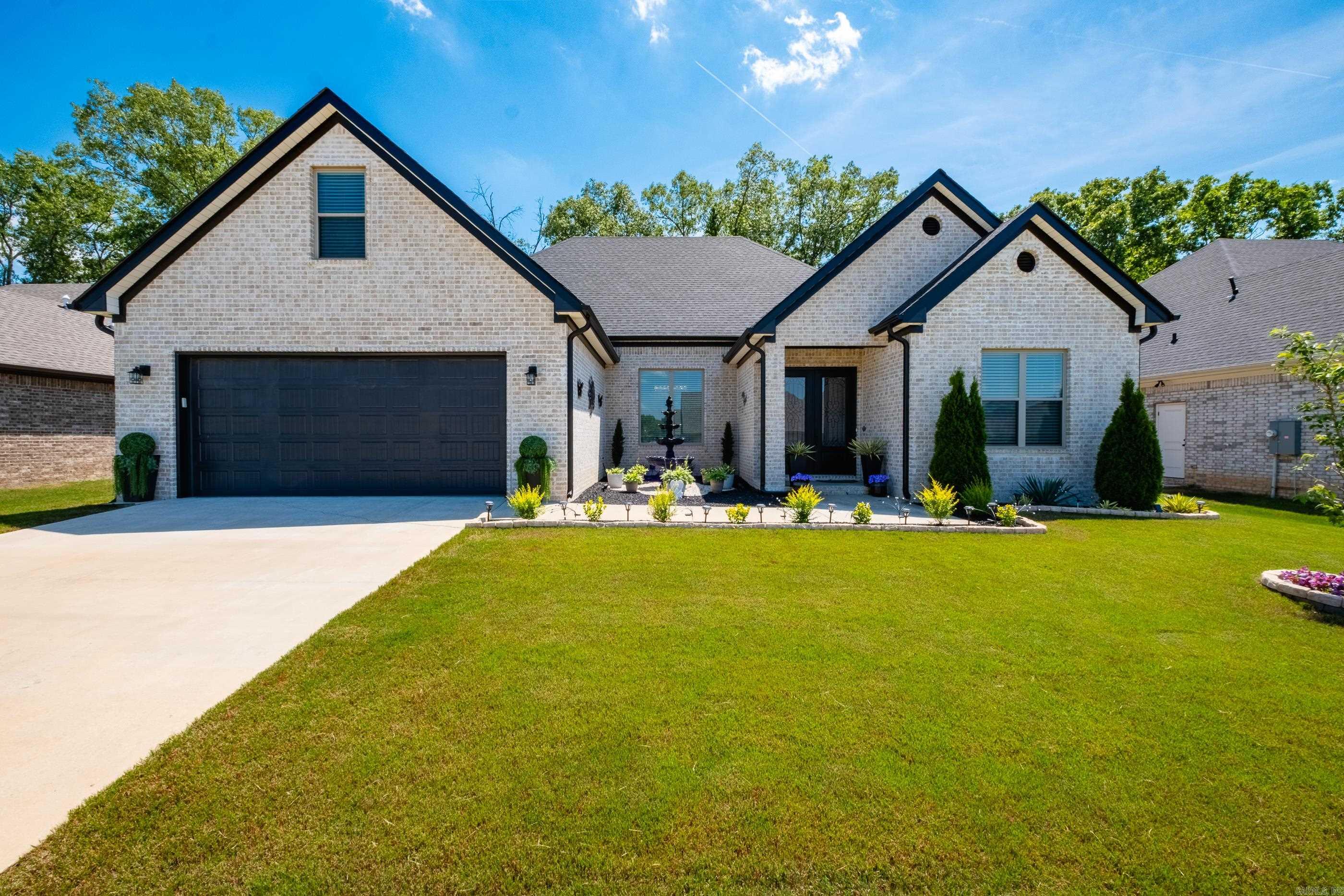 86 Lucia Lane