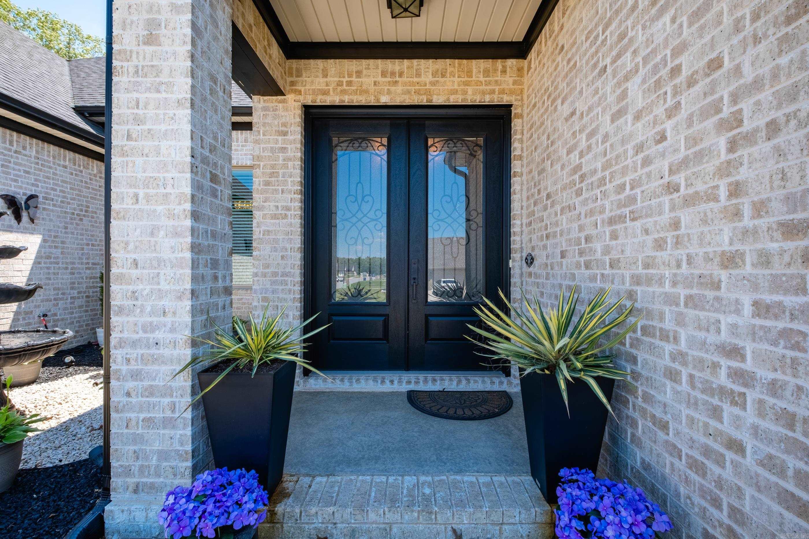 86 Lucia Lane