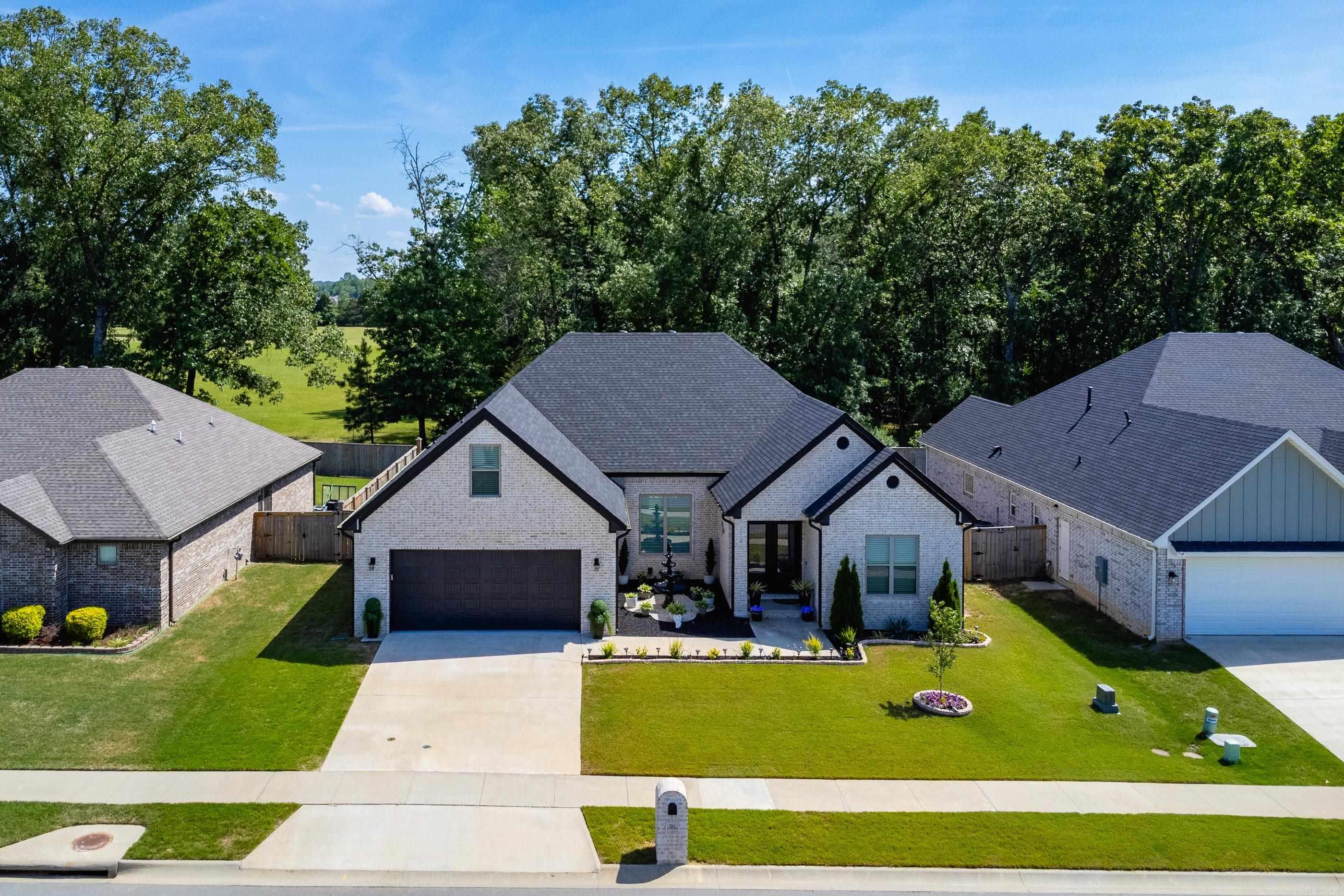 86 Lucia Lane