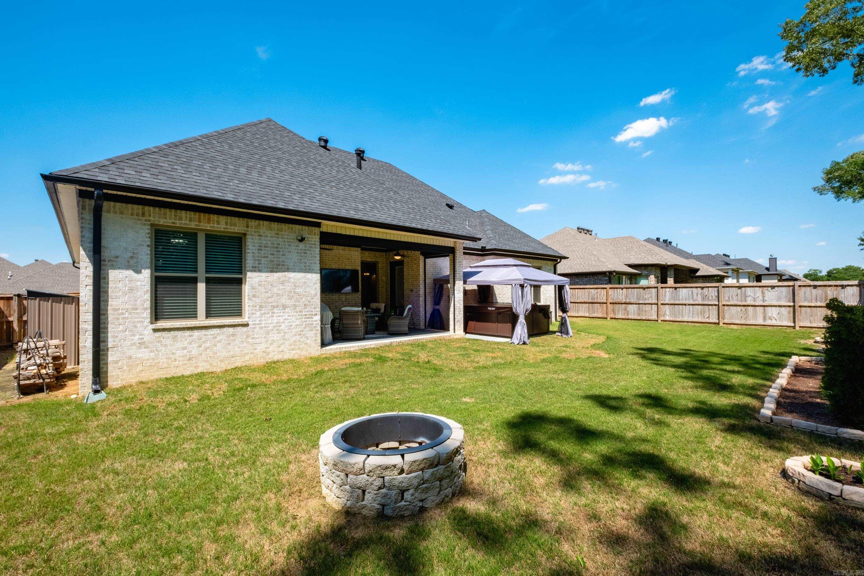 86 Lucia Lane