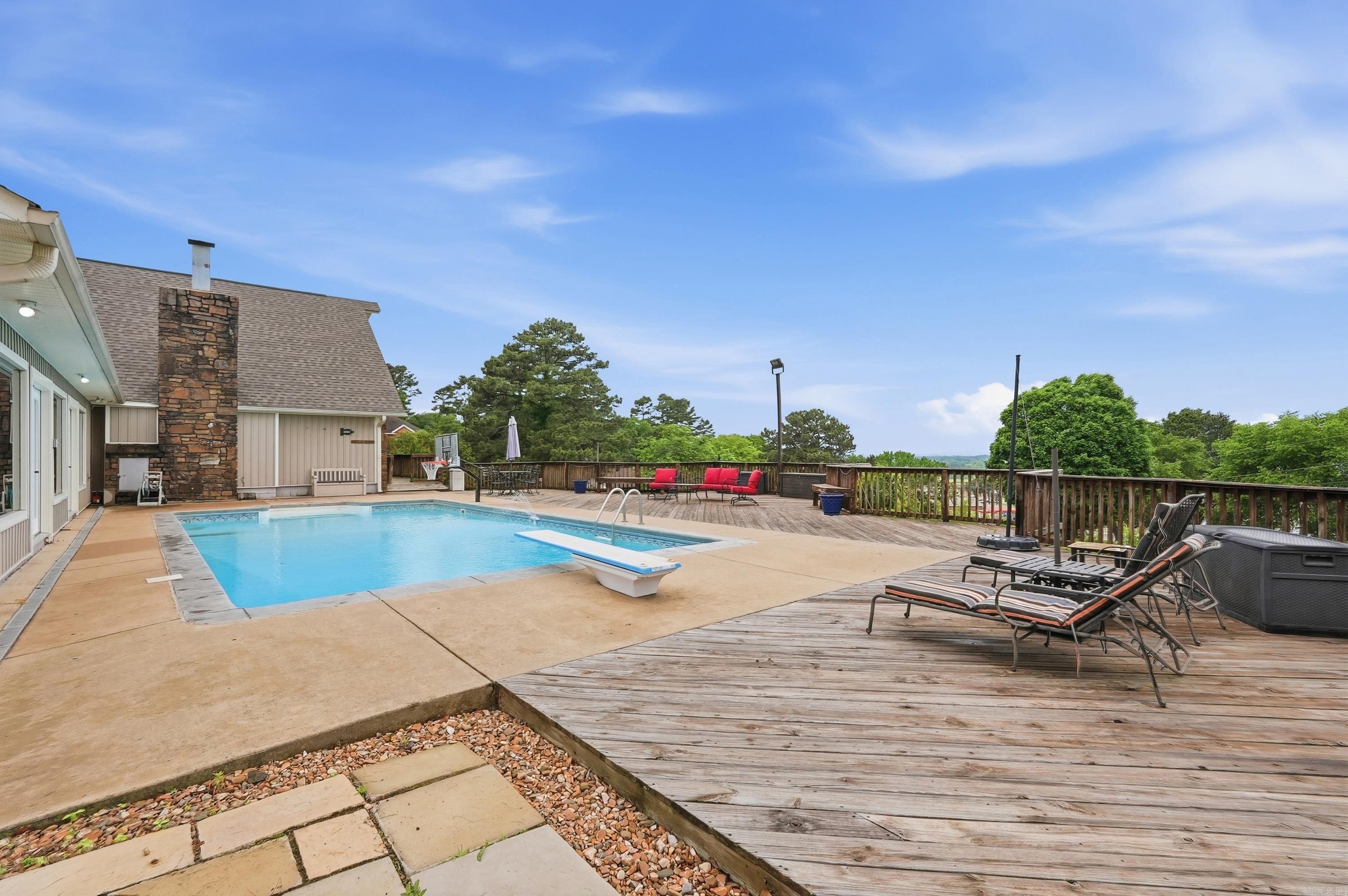 1100 Carruthers Drive