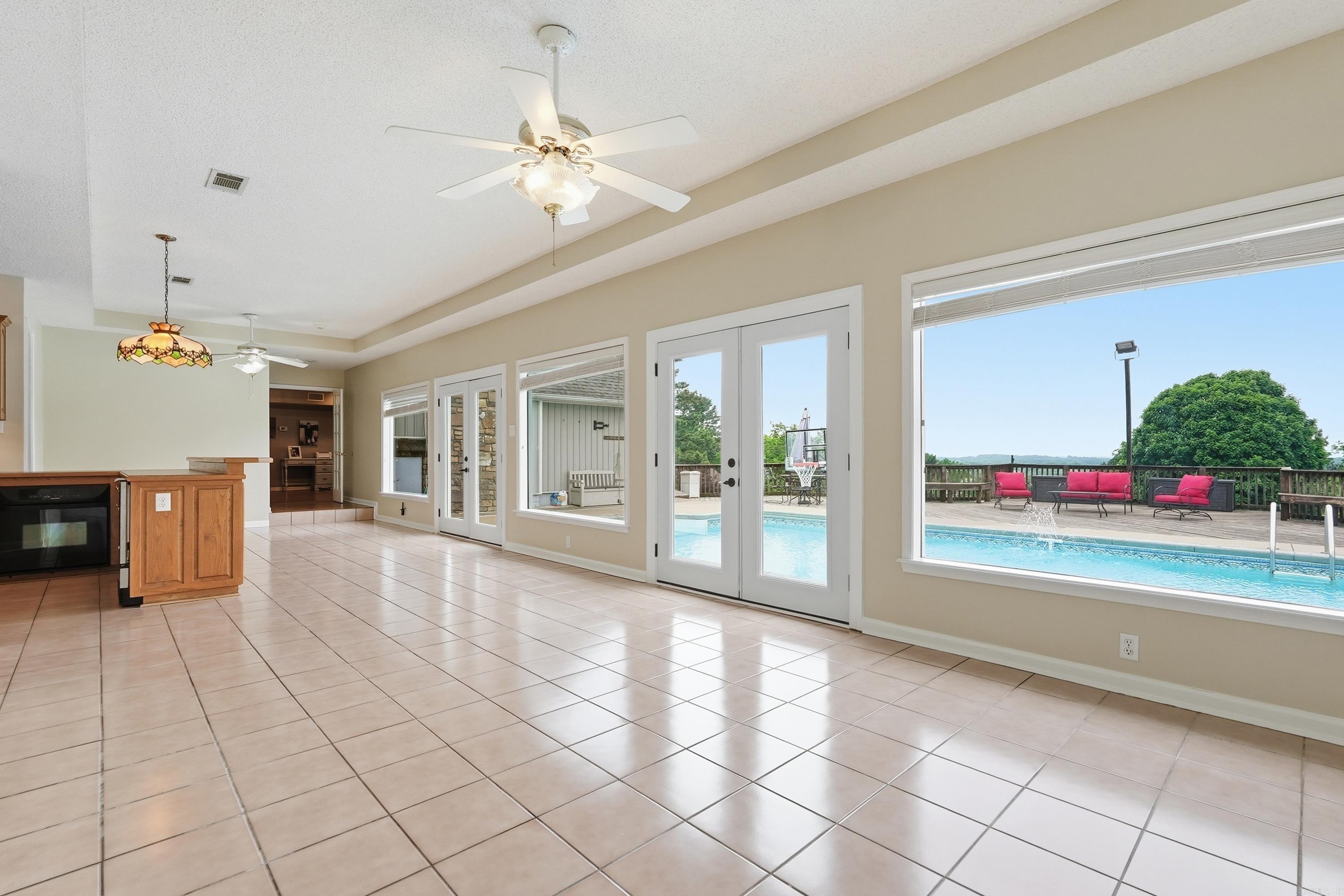 1100 Carruthers Drive