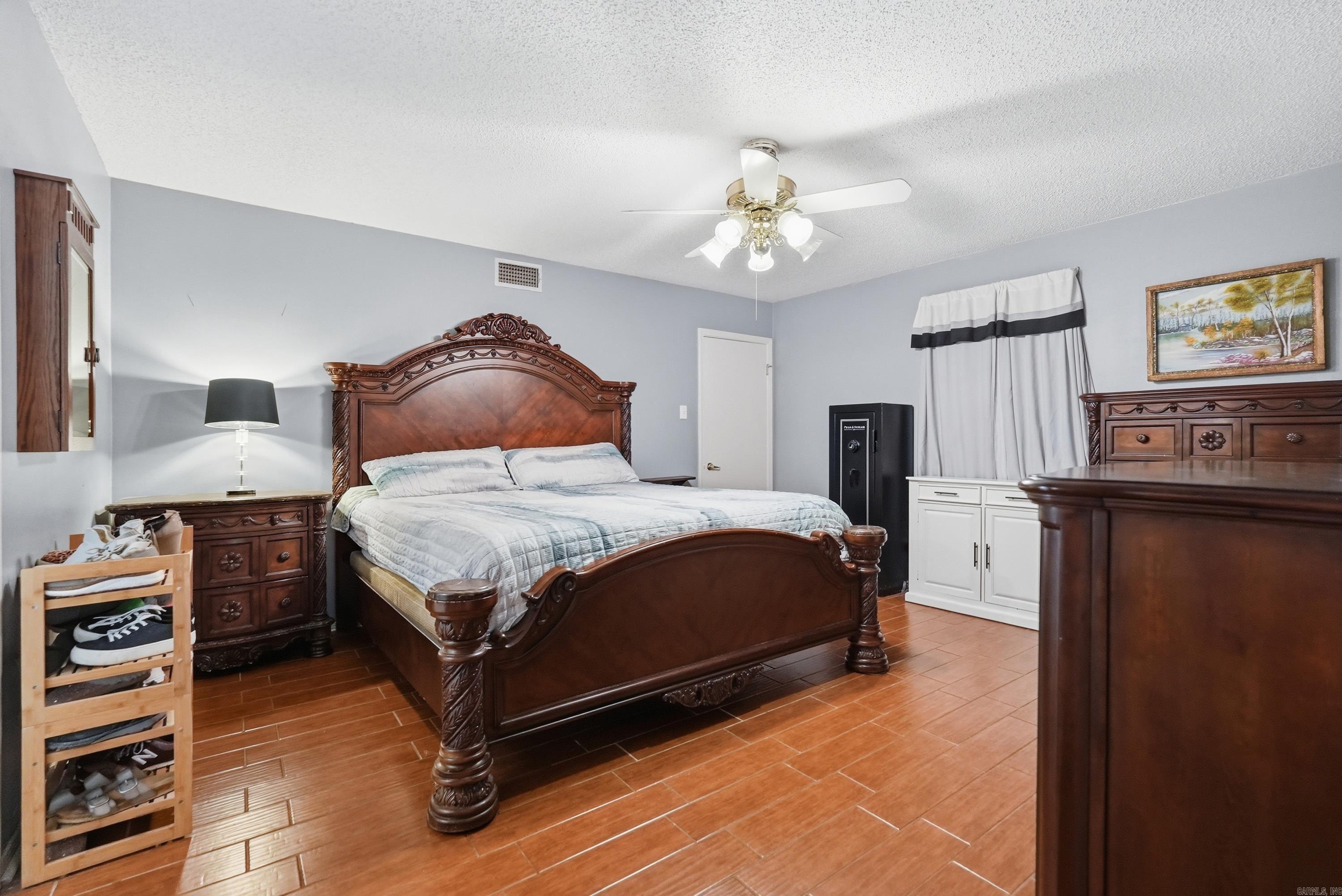 1100 Carruthers Drive