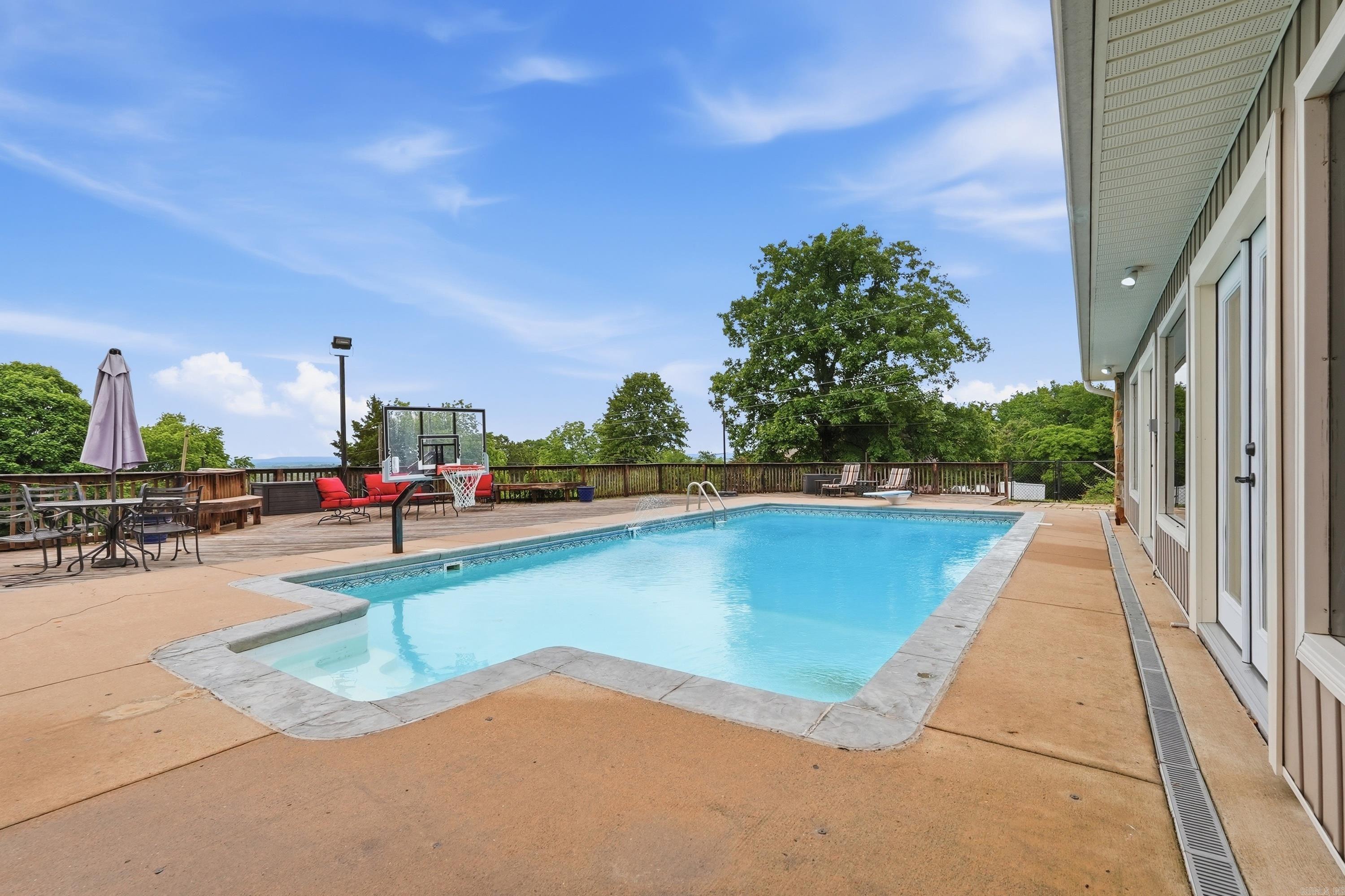 1100 Carruthers Drive