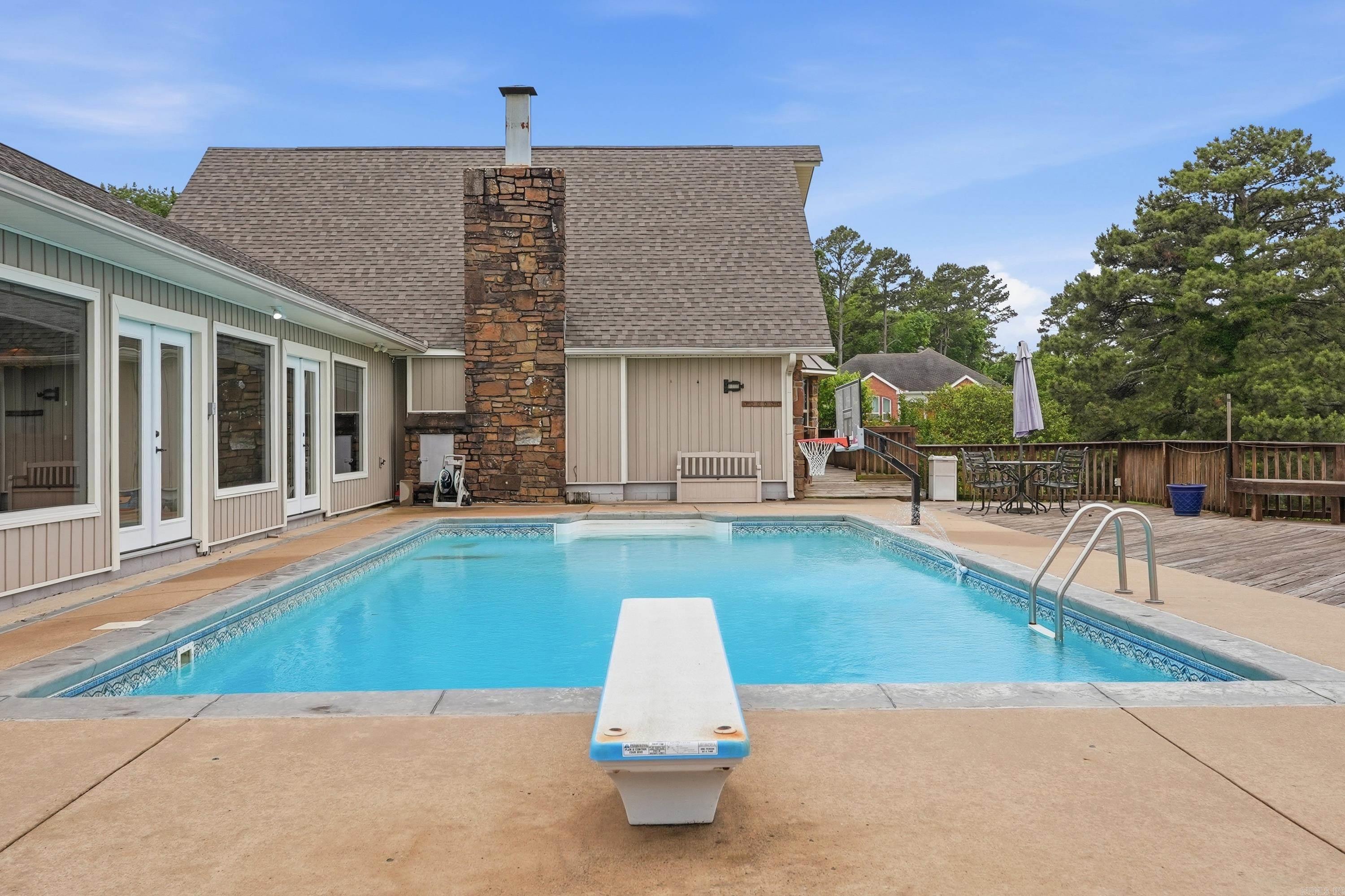 1100 Carruthers Drive