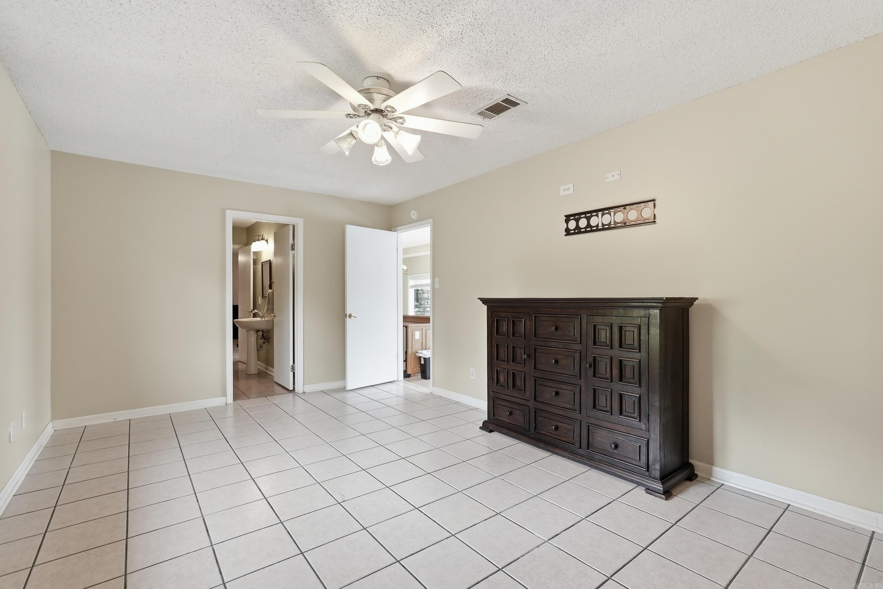 1100 Carruthers Drive