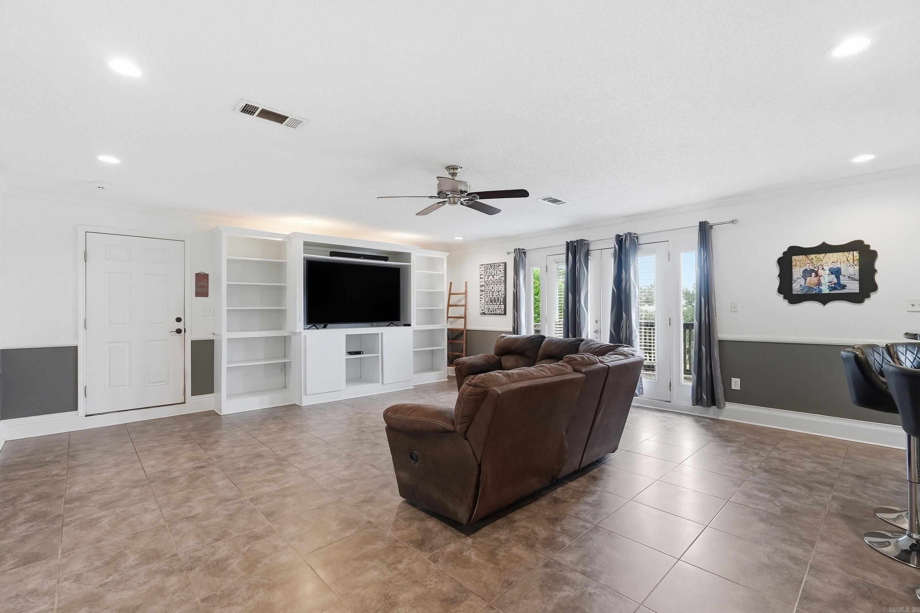 1100 Carruthers Drive