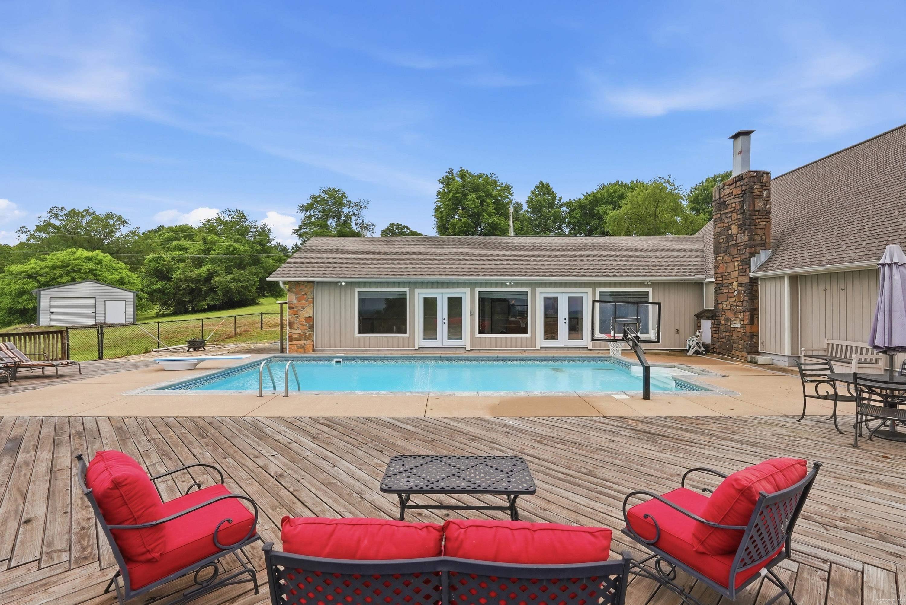 1100 Carruthers Drive