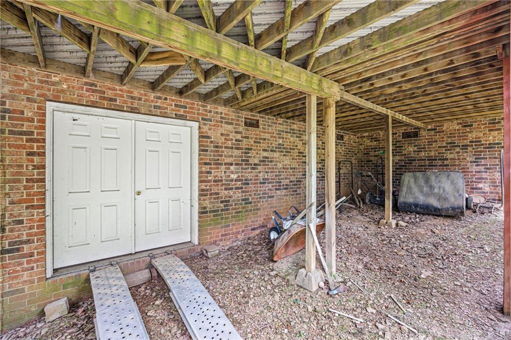 123 Hillcrest Dr