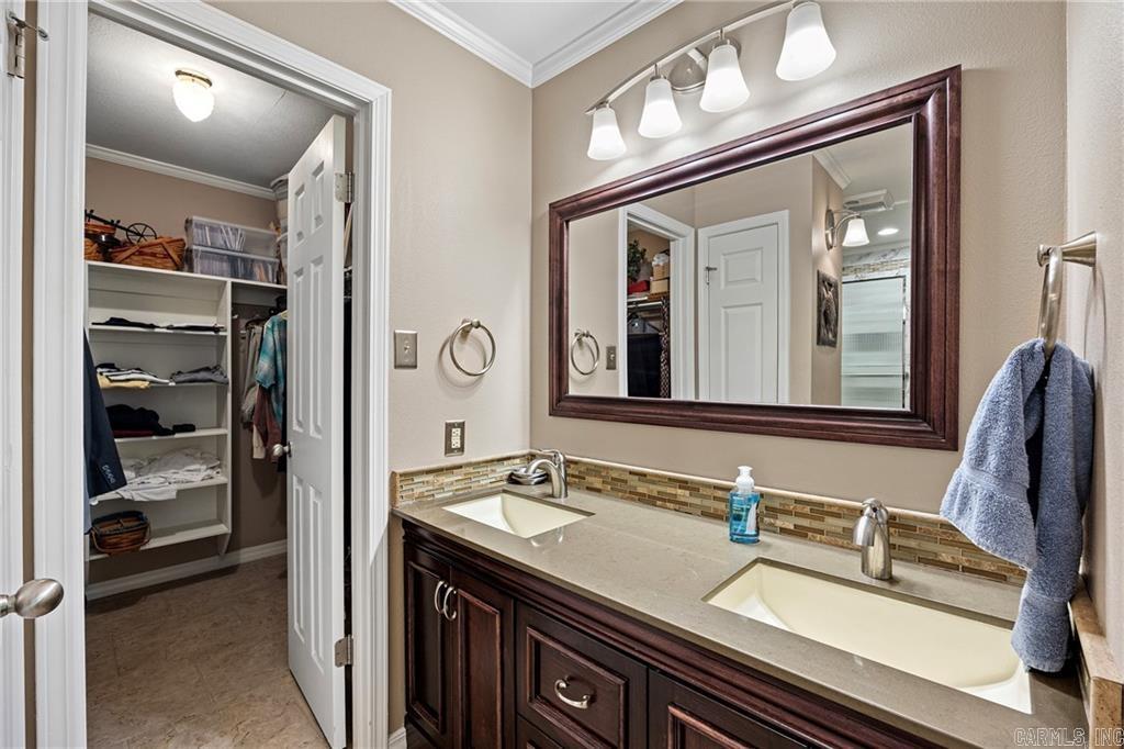 123 Hillcrest Dr