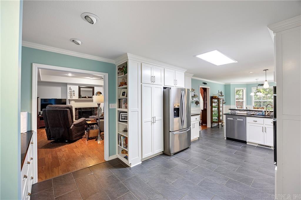 123 Hillcrest Dr