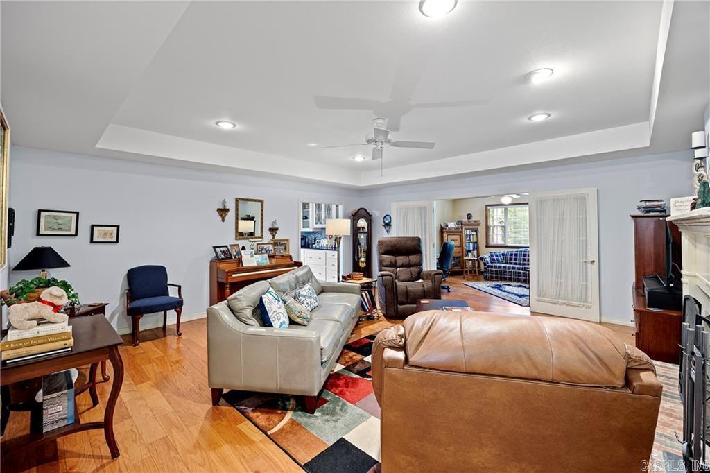 123 Hillcrest Dr