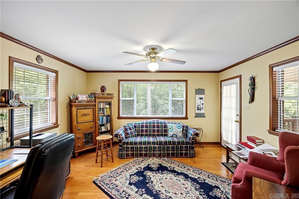 123 Hillcrest Dr