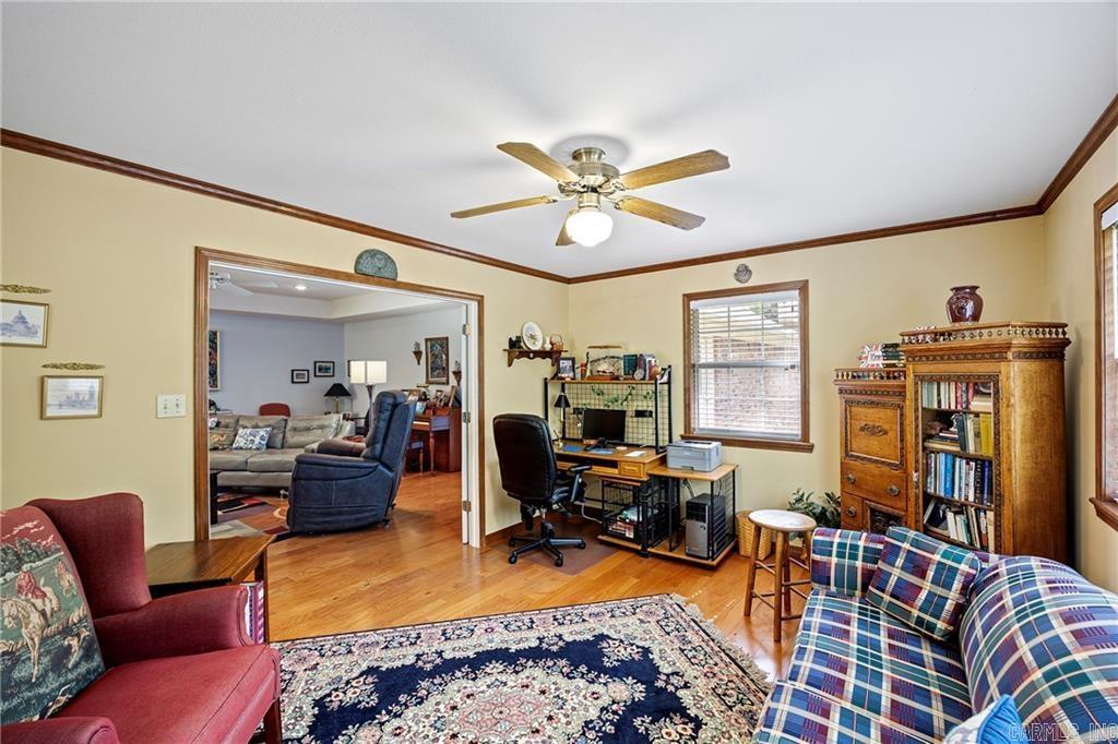 123 Hillcrest Dr