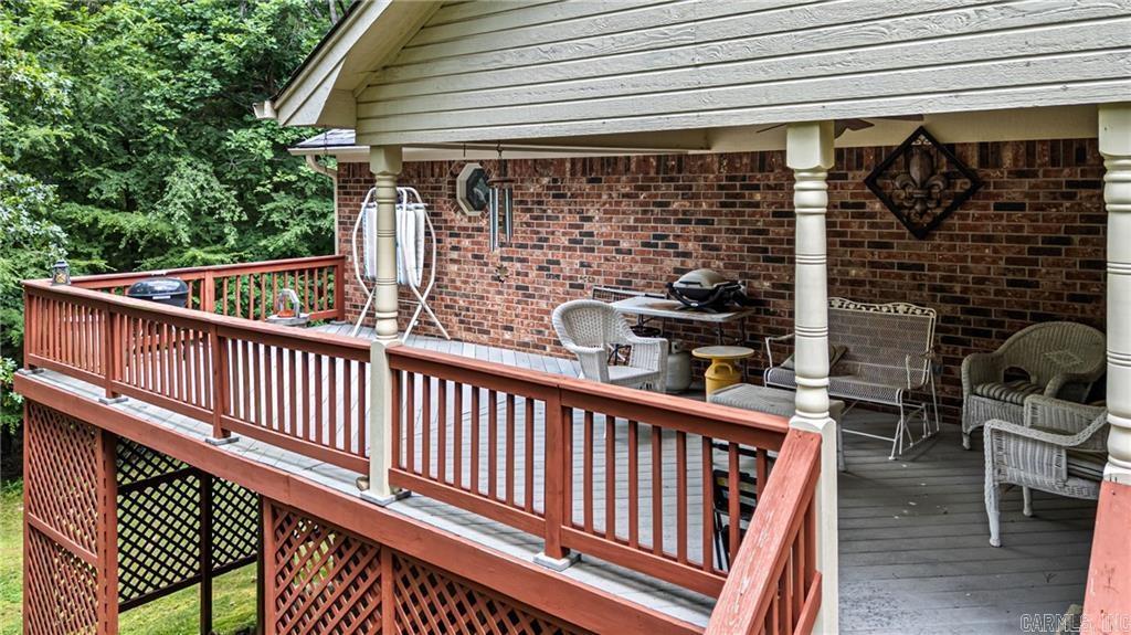 123 Hillcrest Dr