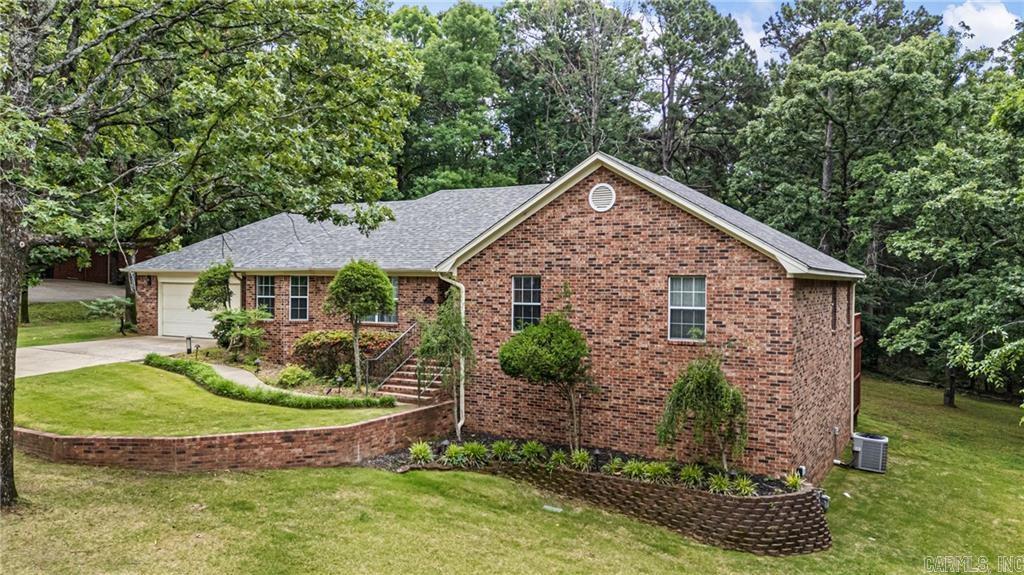 123 Hillcrest Dr