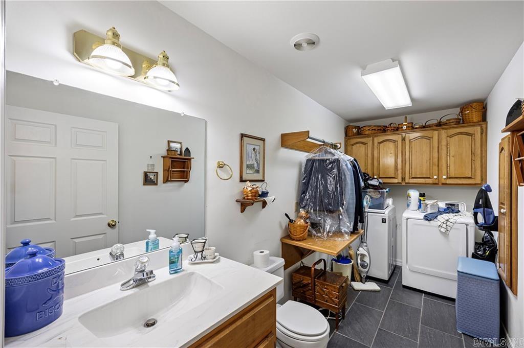 123 Hillcrest Dr