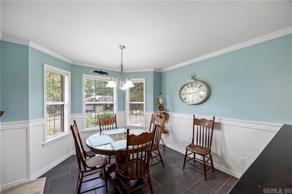 123 Hillcrest Dr