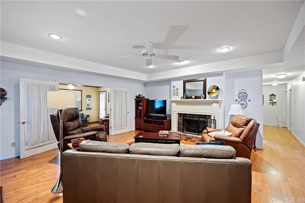 123 Hillcrest Dr