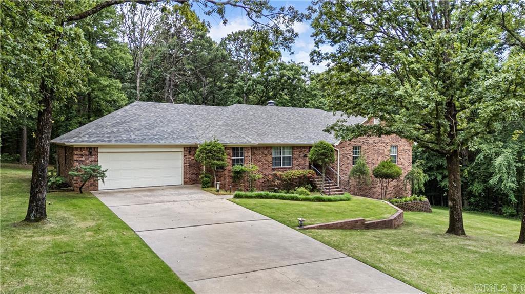 123 Hillcrest Dr
