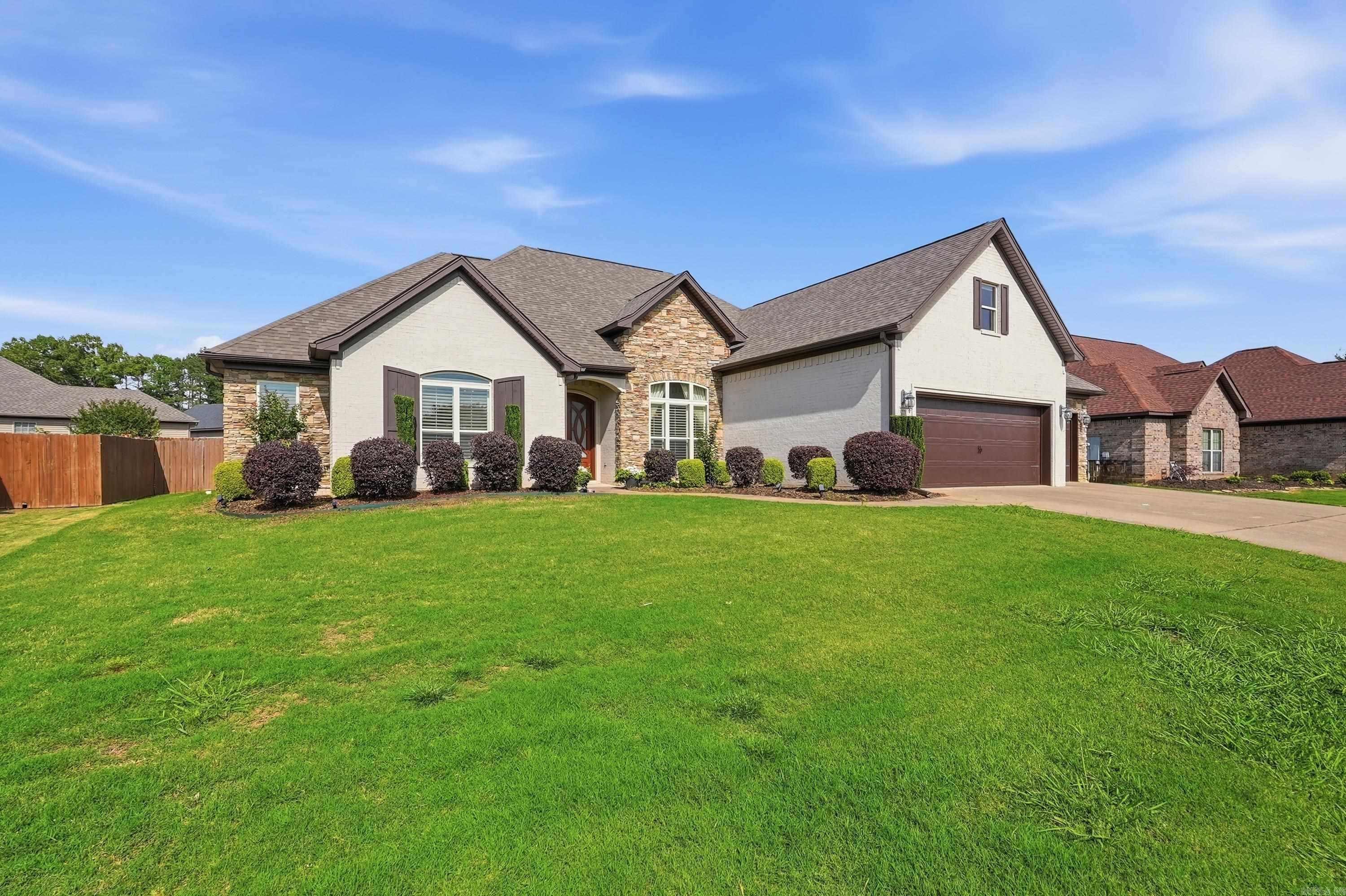 3221 Robbins Drive