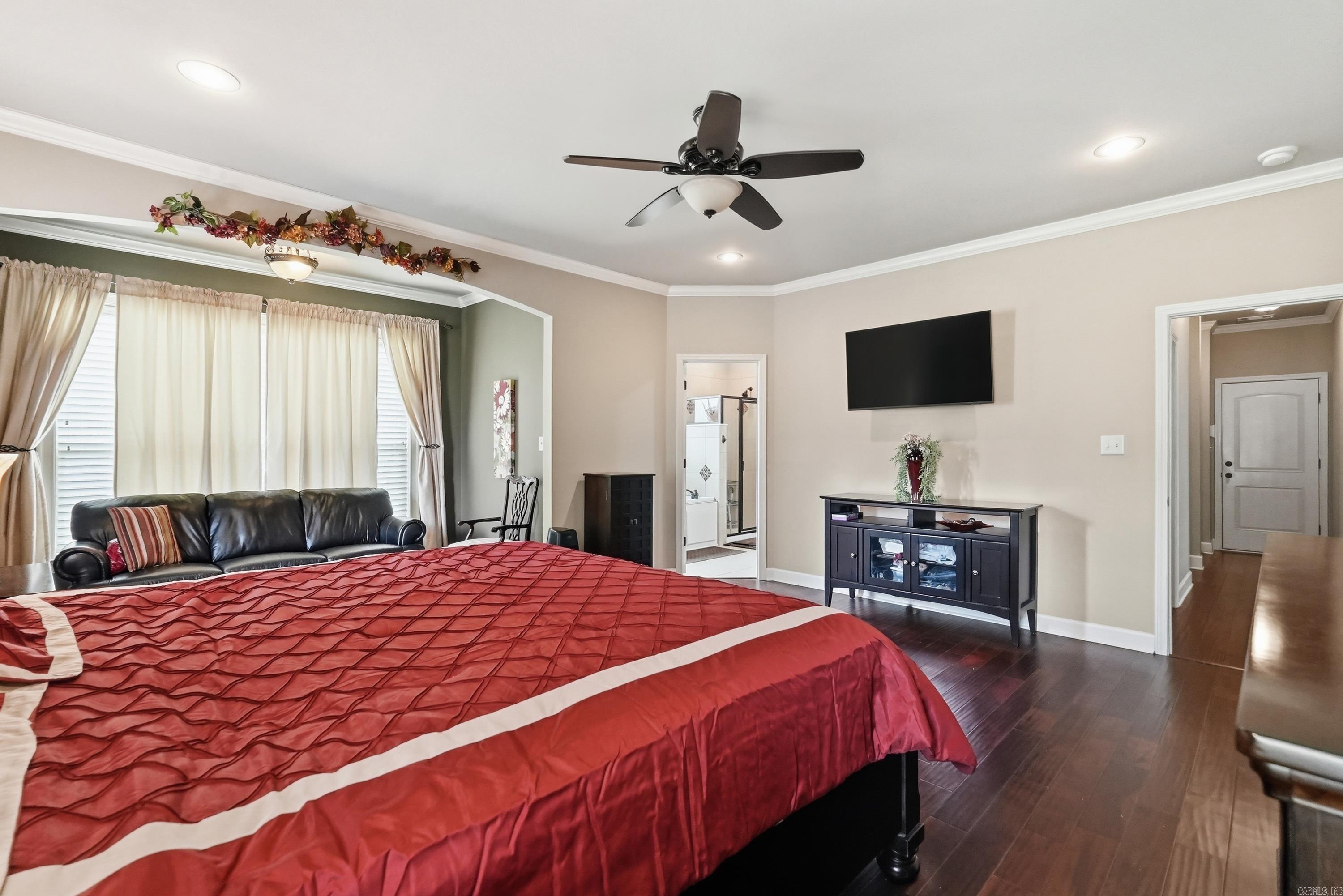 3221 Robbins Drive
