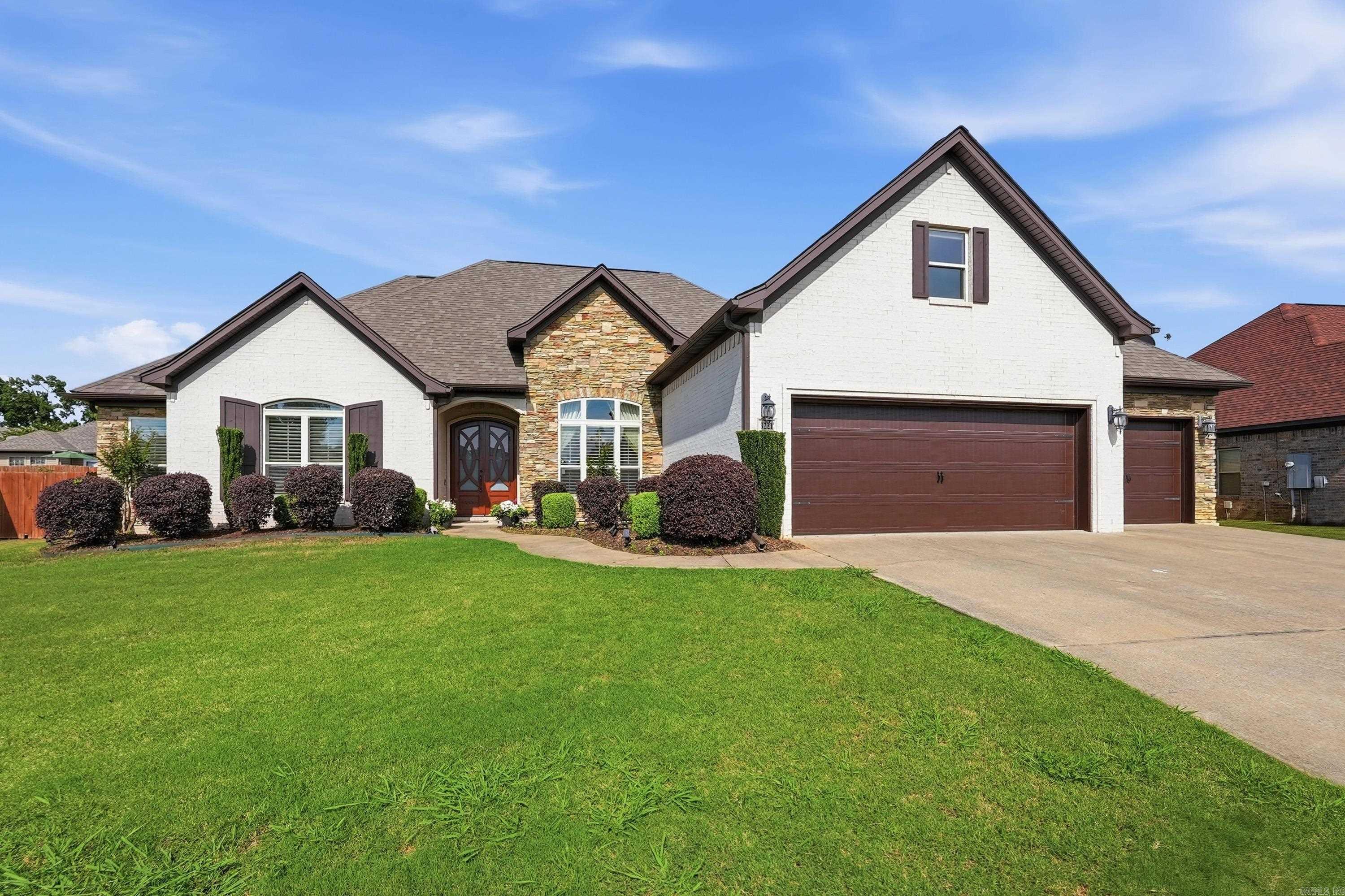 3221 Robbins Drive