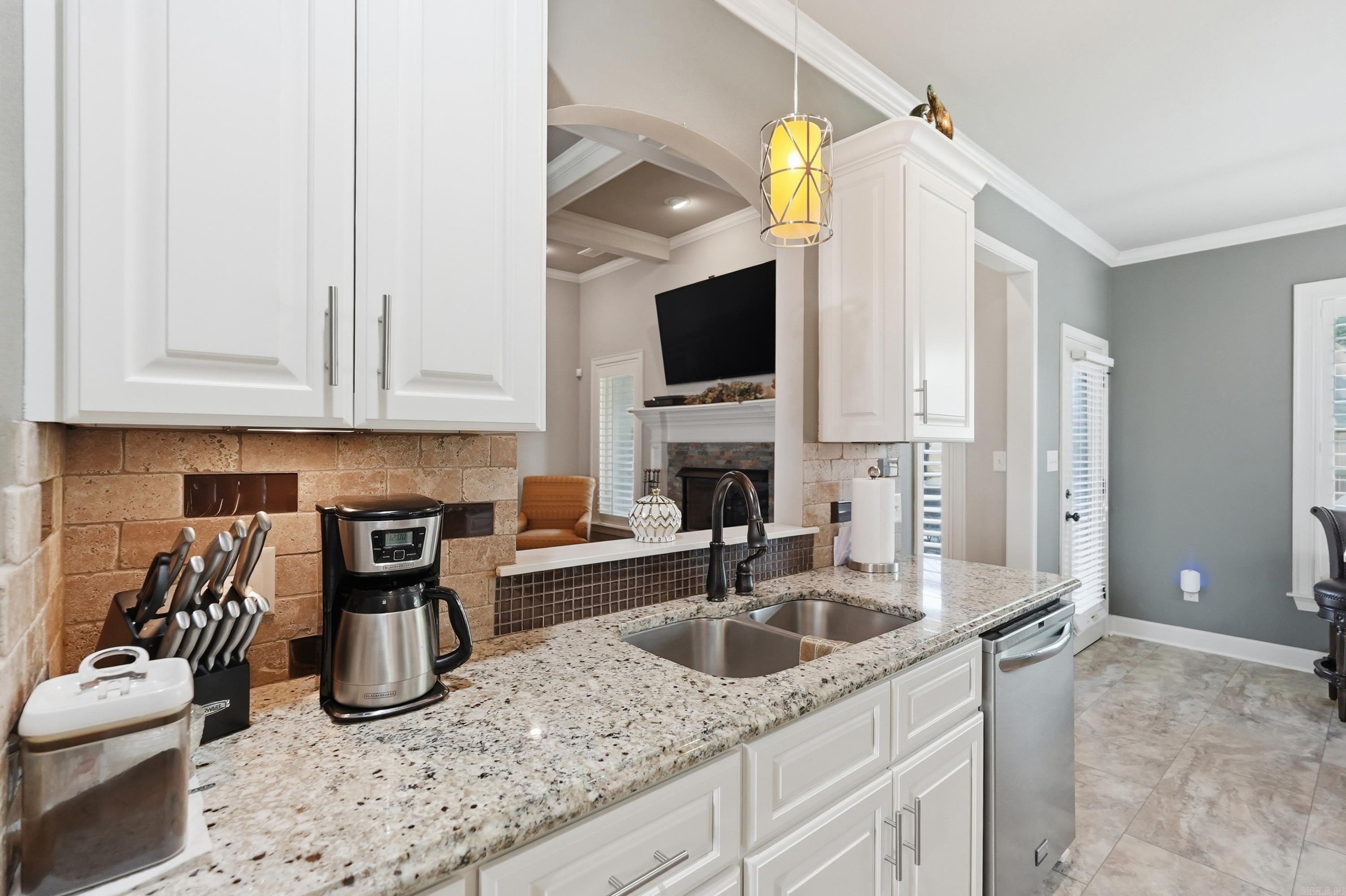 3221 Robbins Drive