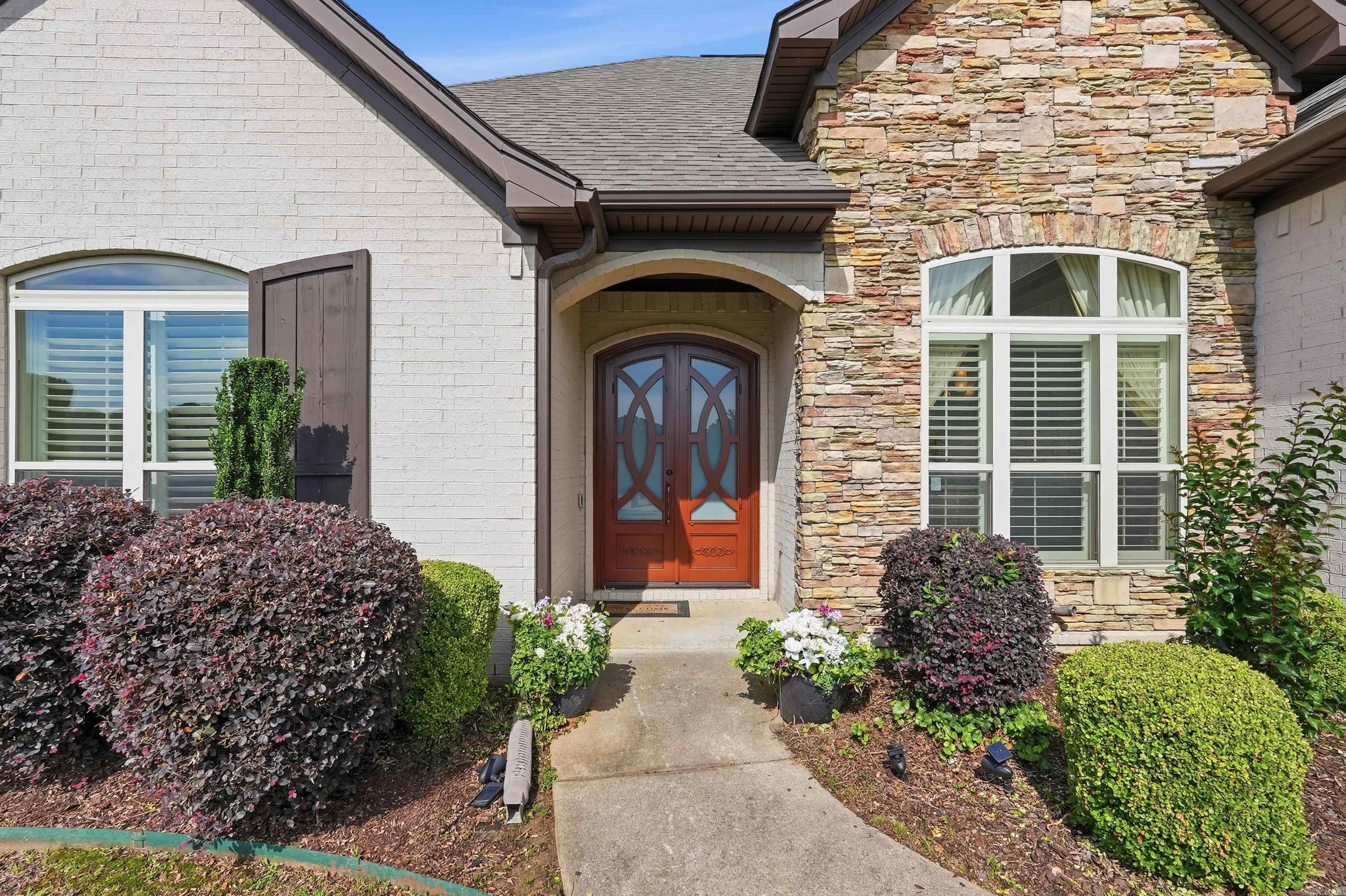 3221 Robbins Drive