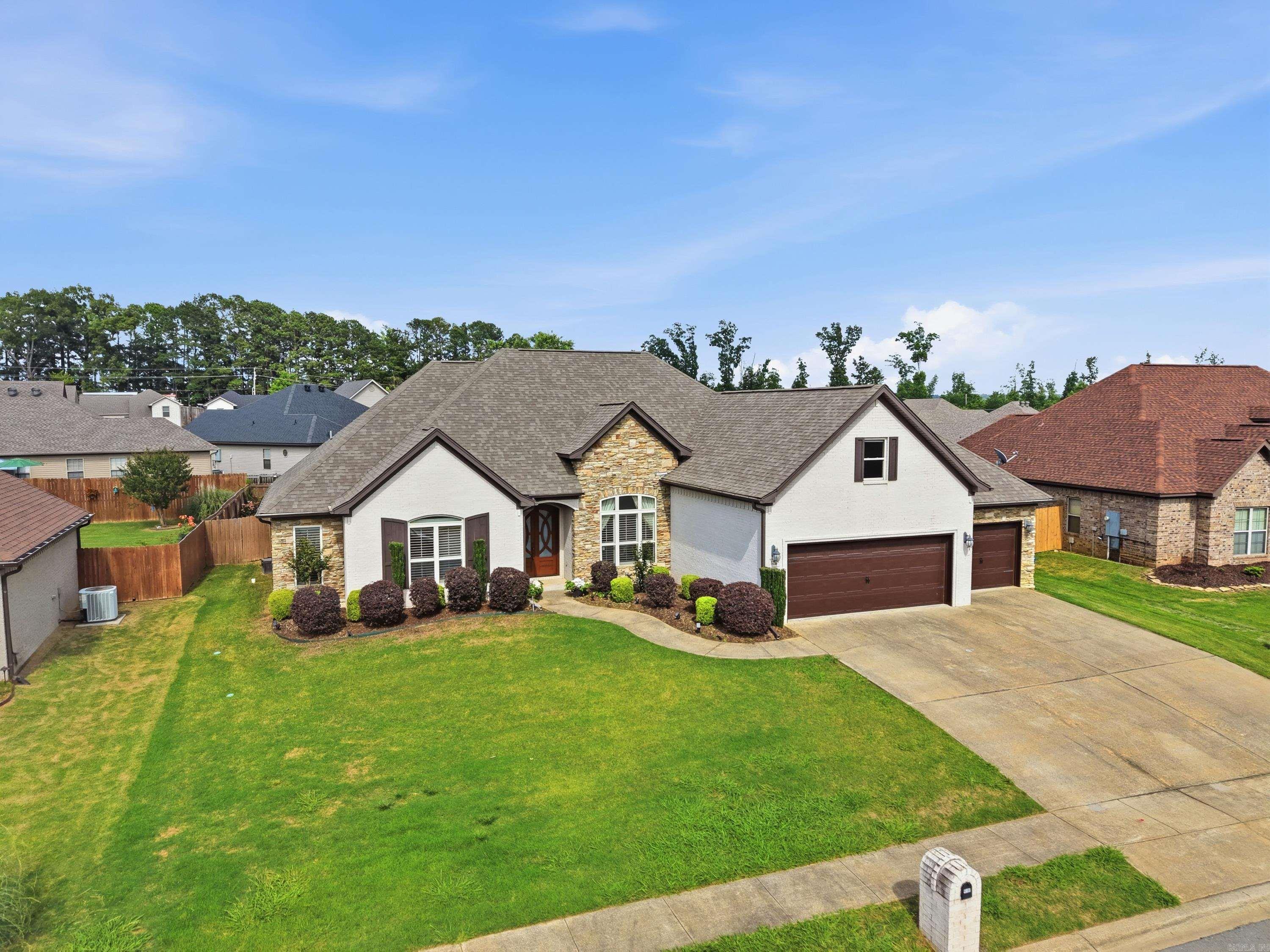 3221 Robbins Drive