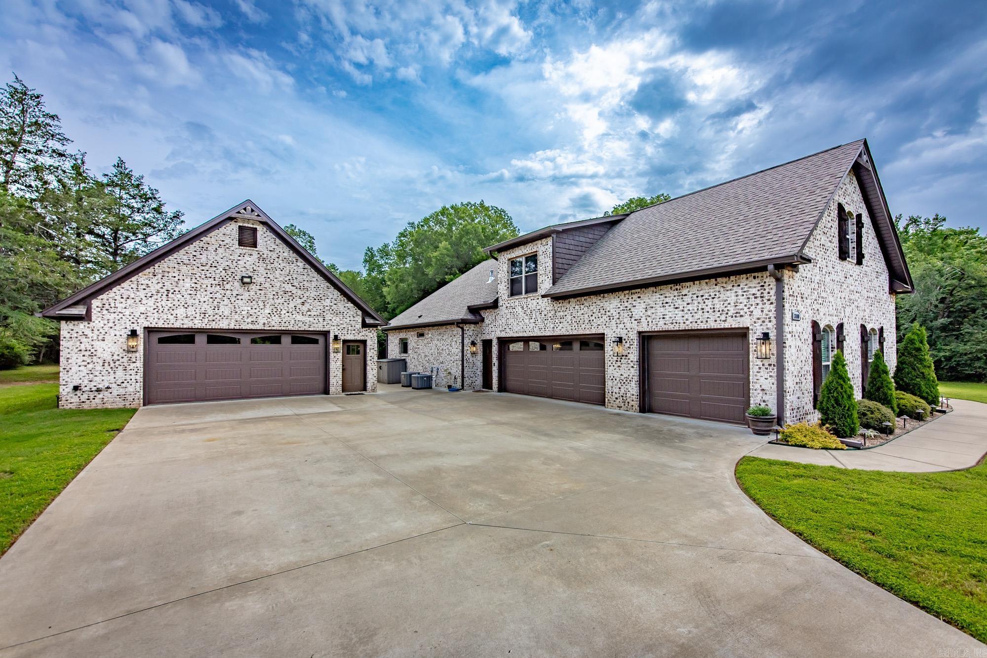 3100 York Ln