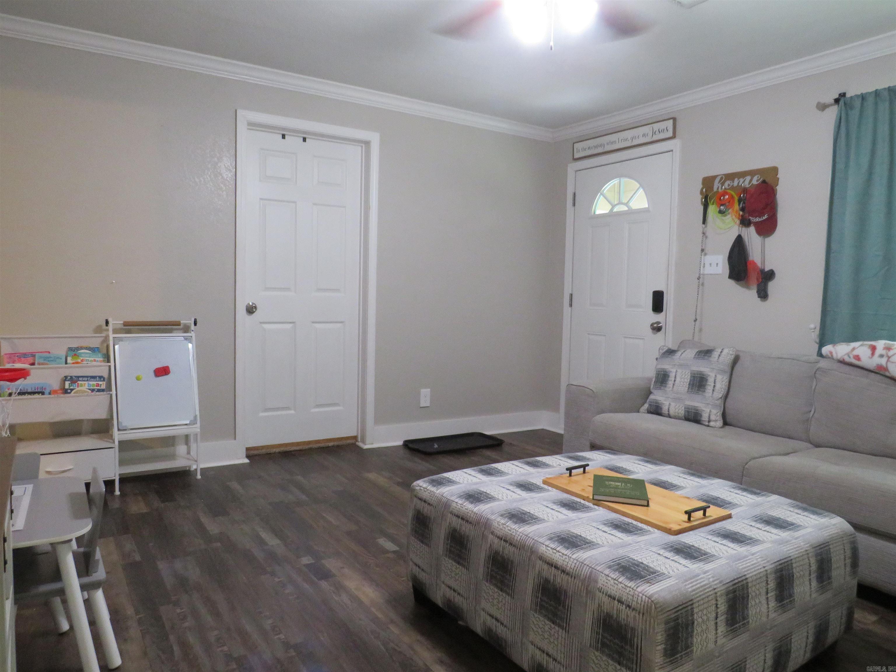 403 W Walnut Street