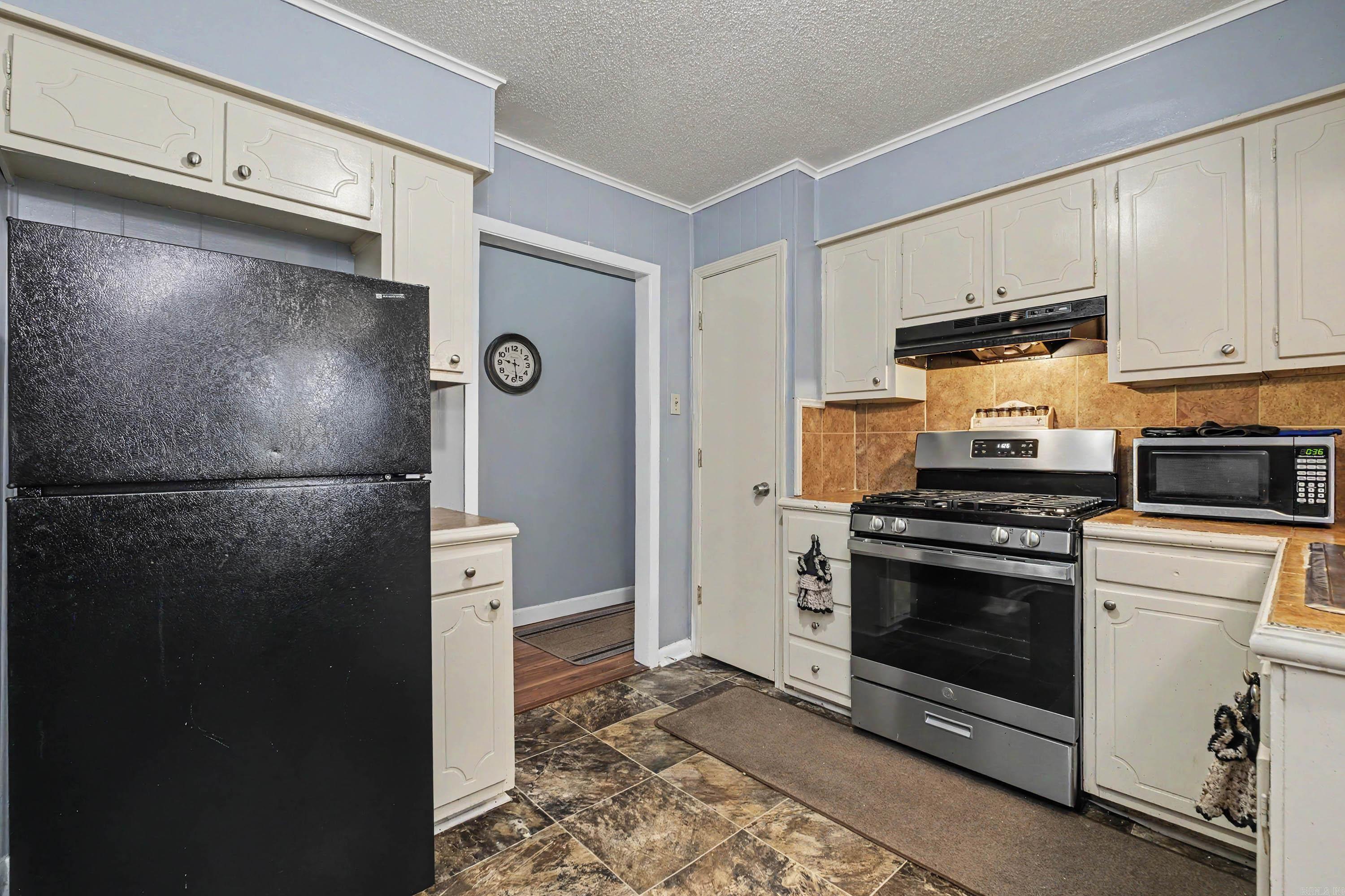 6101 Senate Drive