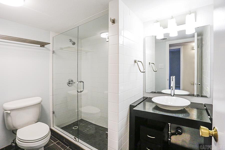 700 E 9th Street 3C