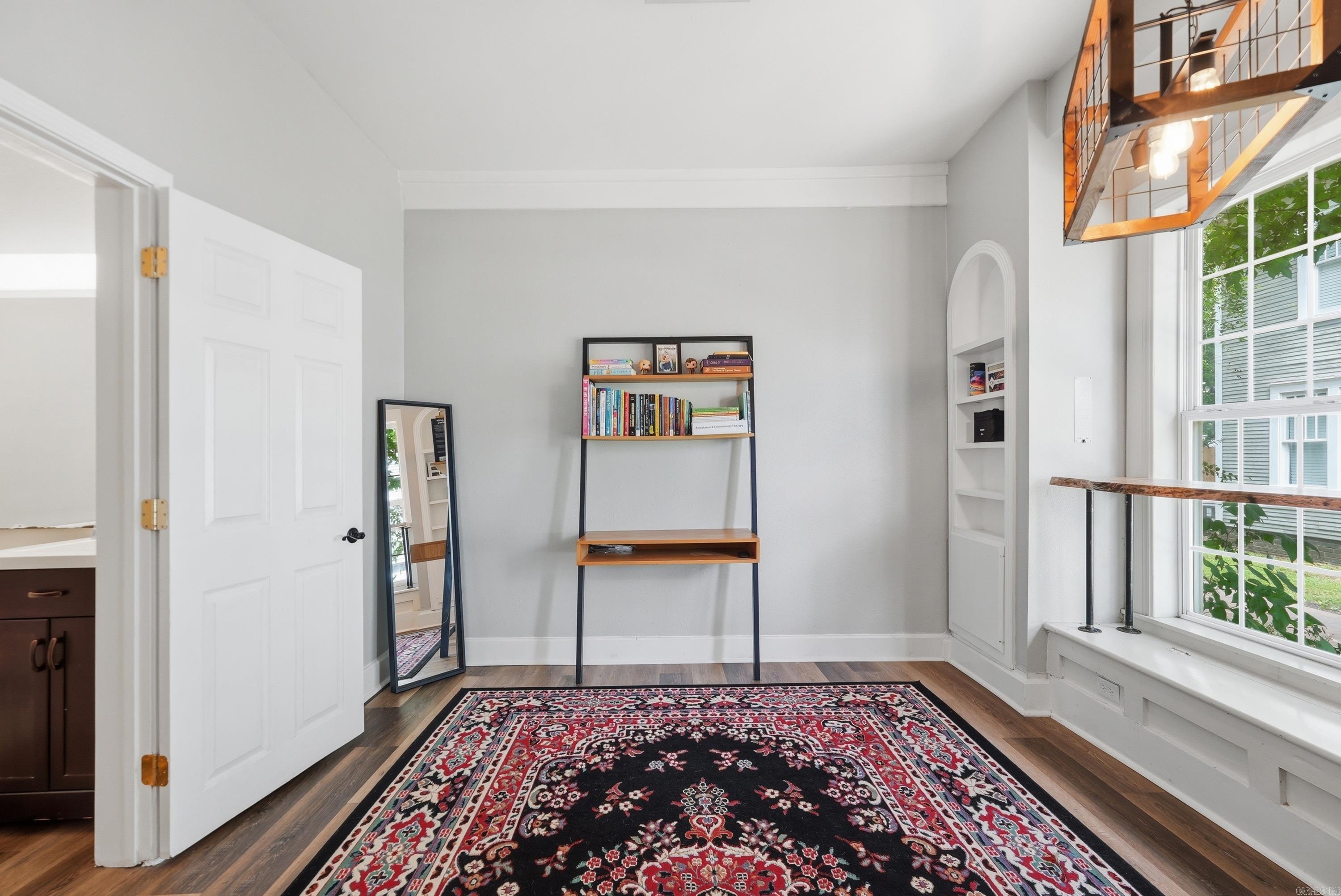 523 LOCUST Avenue