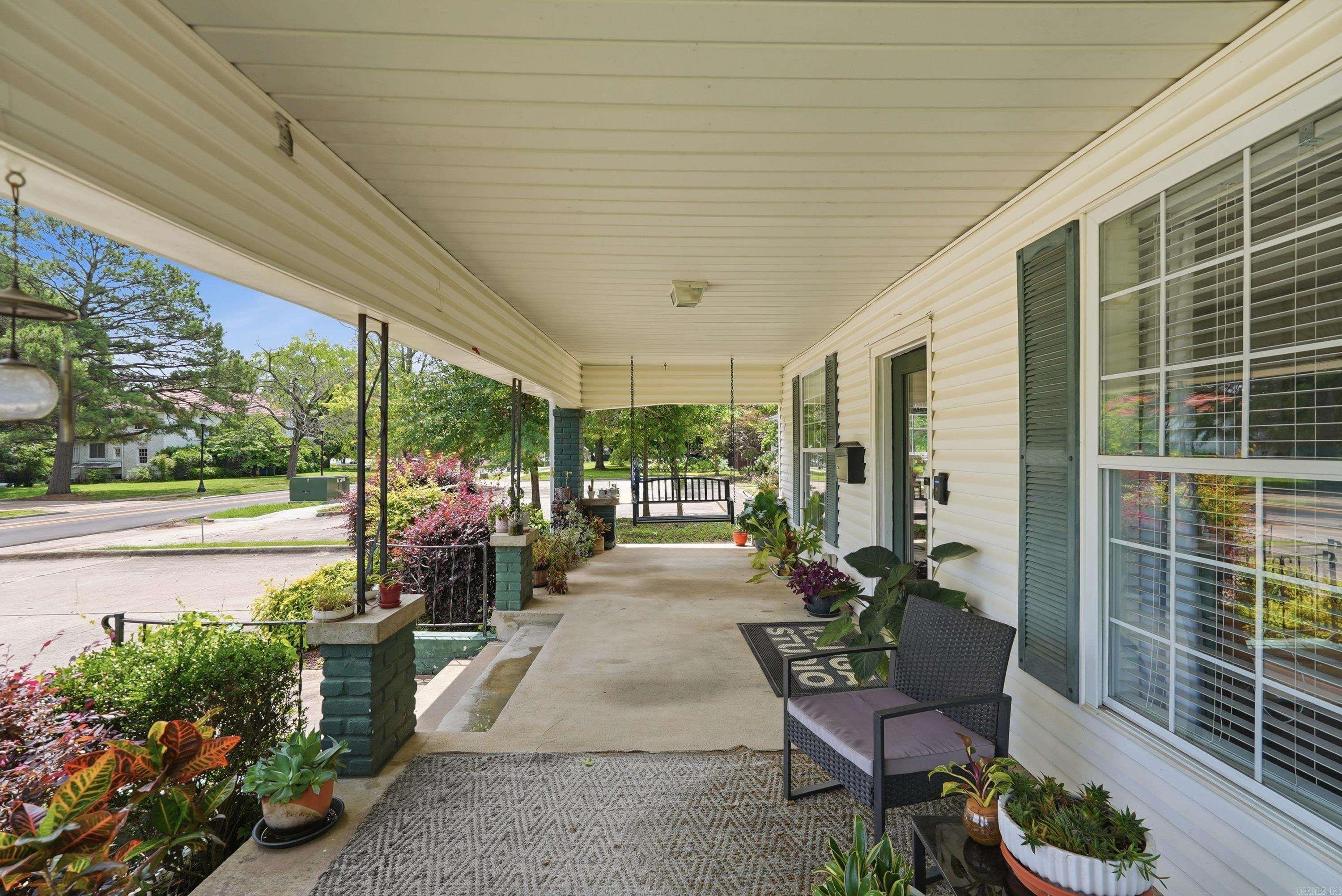 523 LOCUST Avenue
