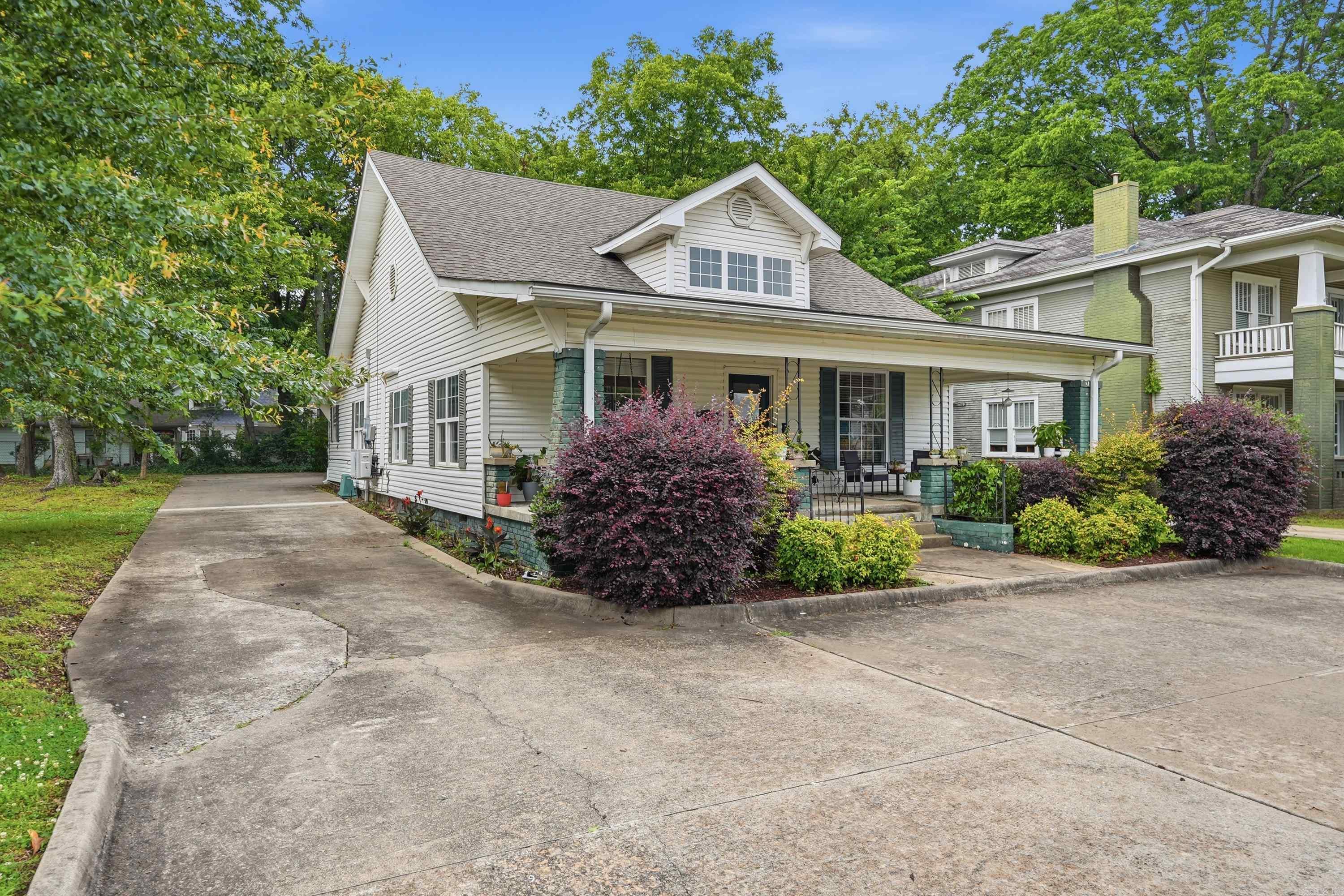 523 LOCUST Avenue
