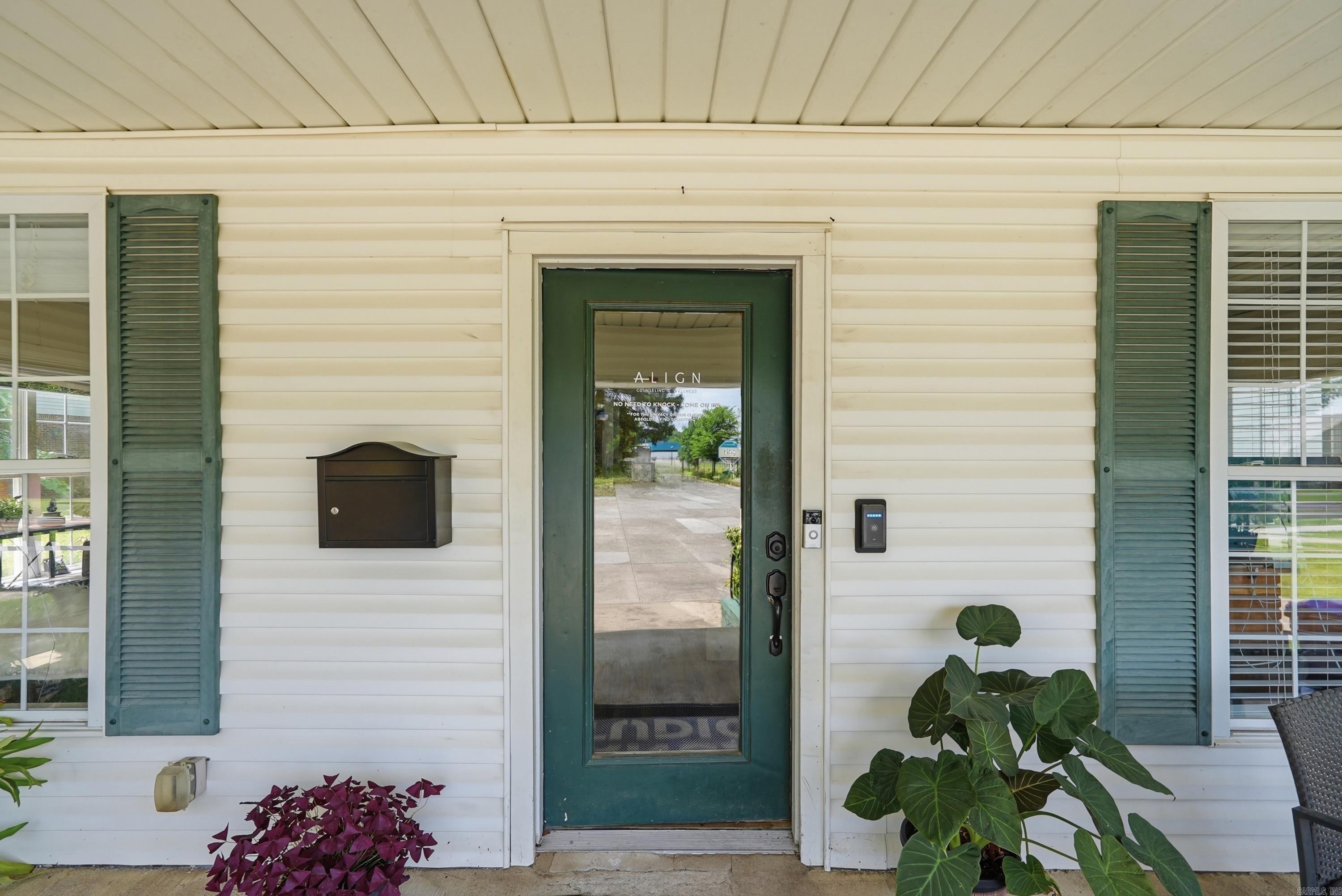 523 LOCUST Avenue