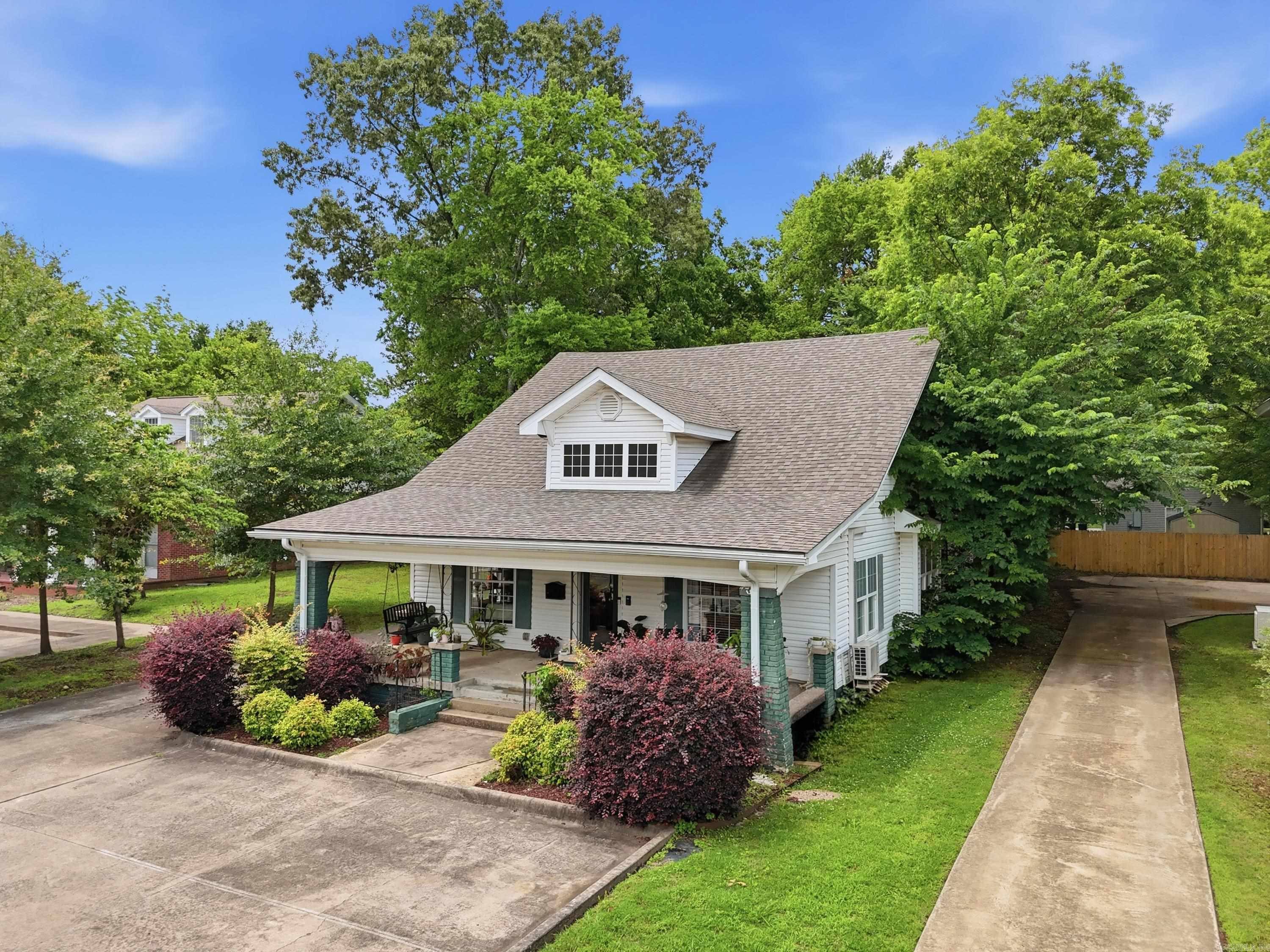 523 LOCUST Avenue