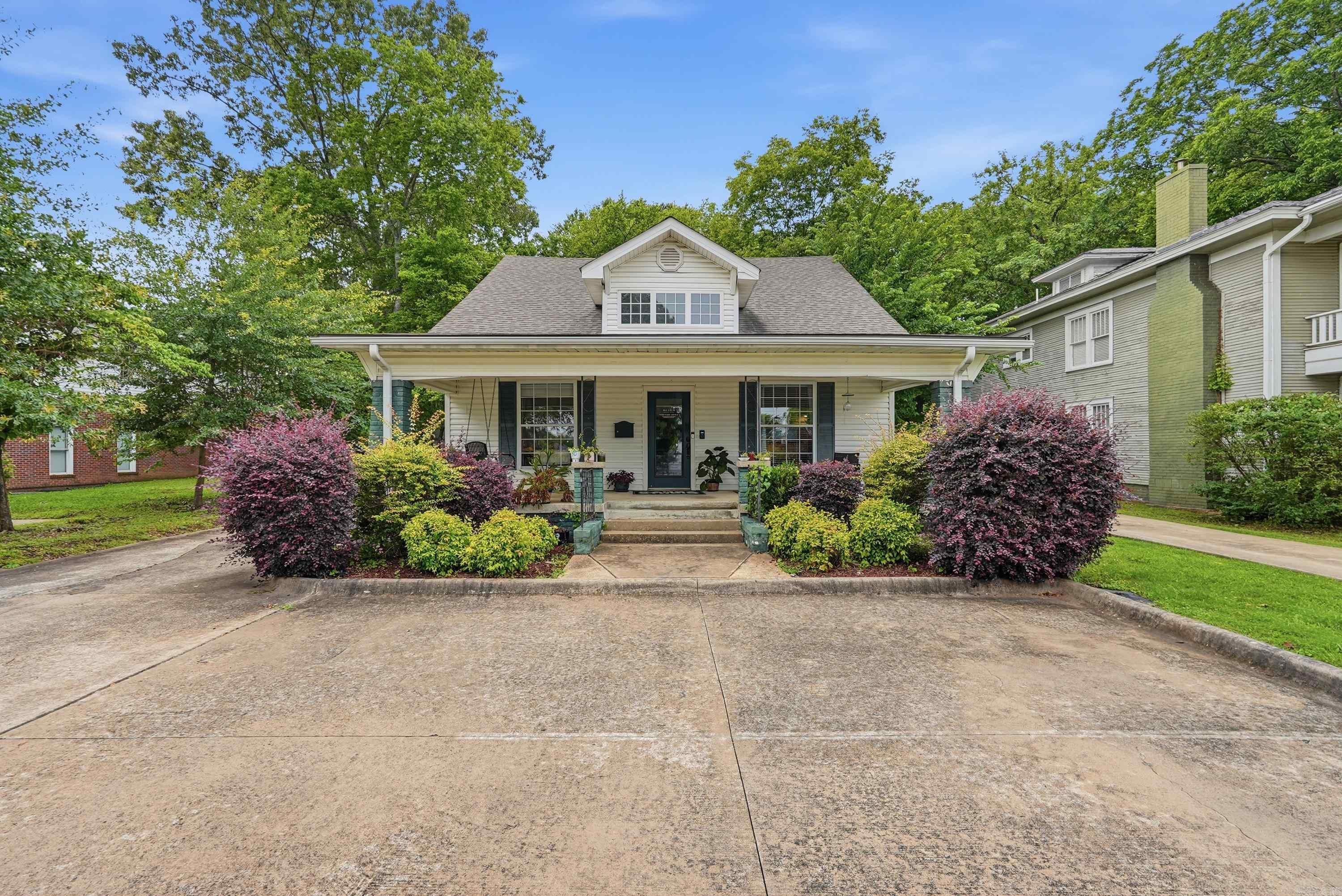 523 LOCUST Avenue