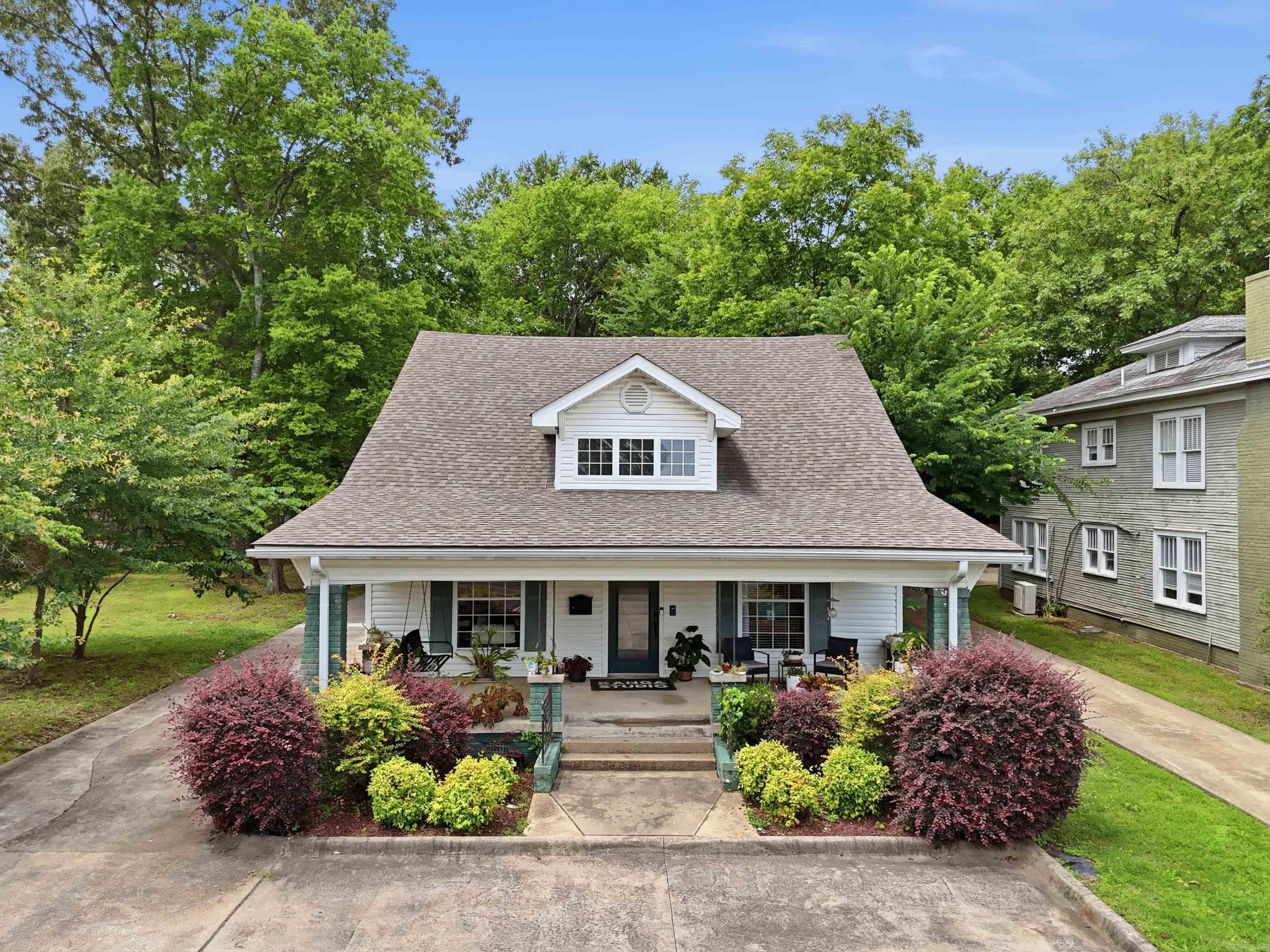 523 LOCUST Avenue