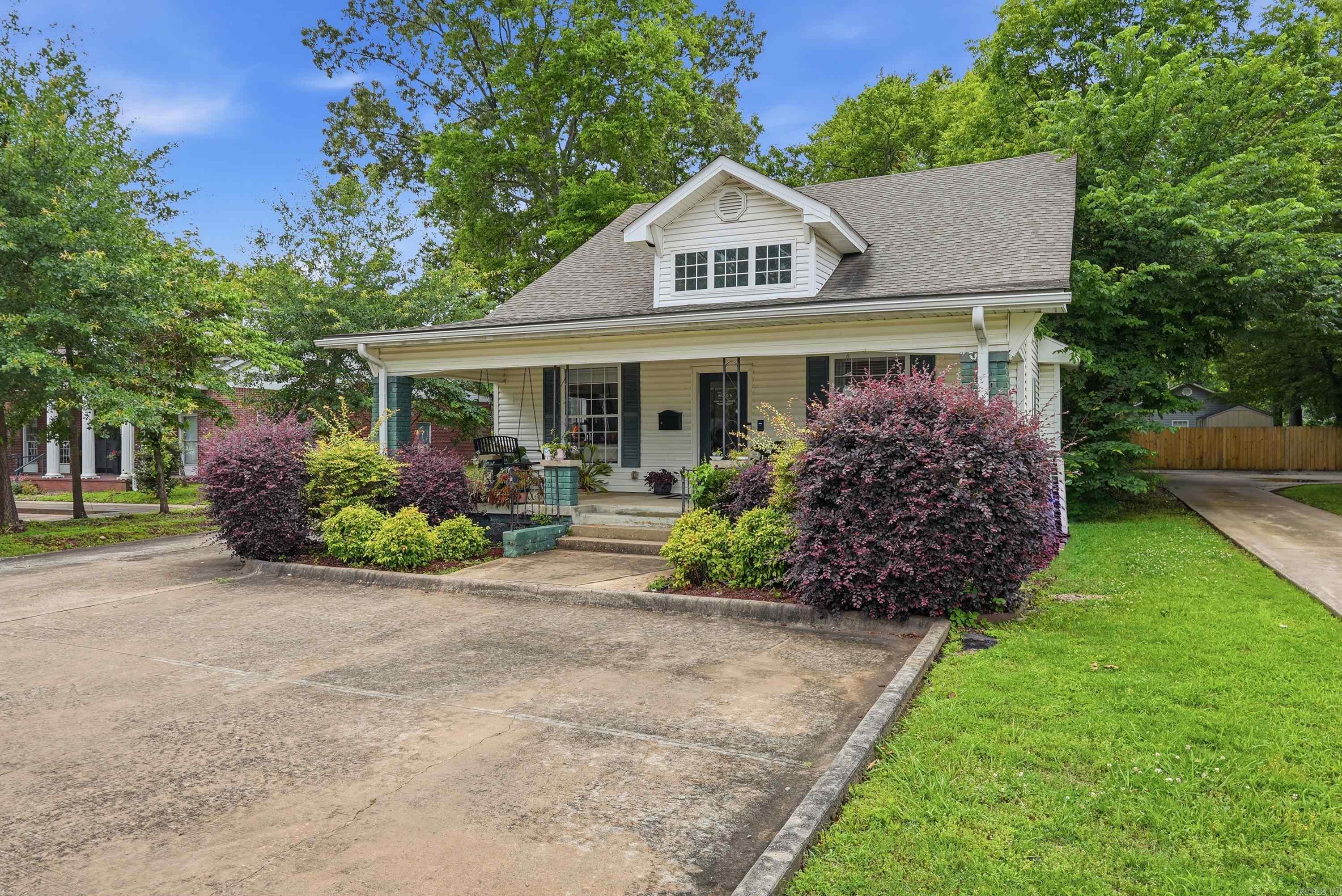 523 LOCUST Avenue
