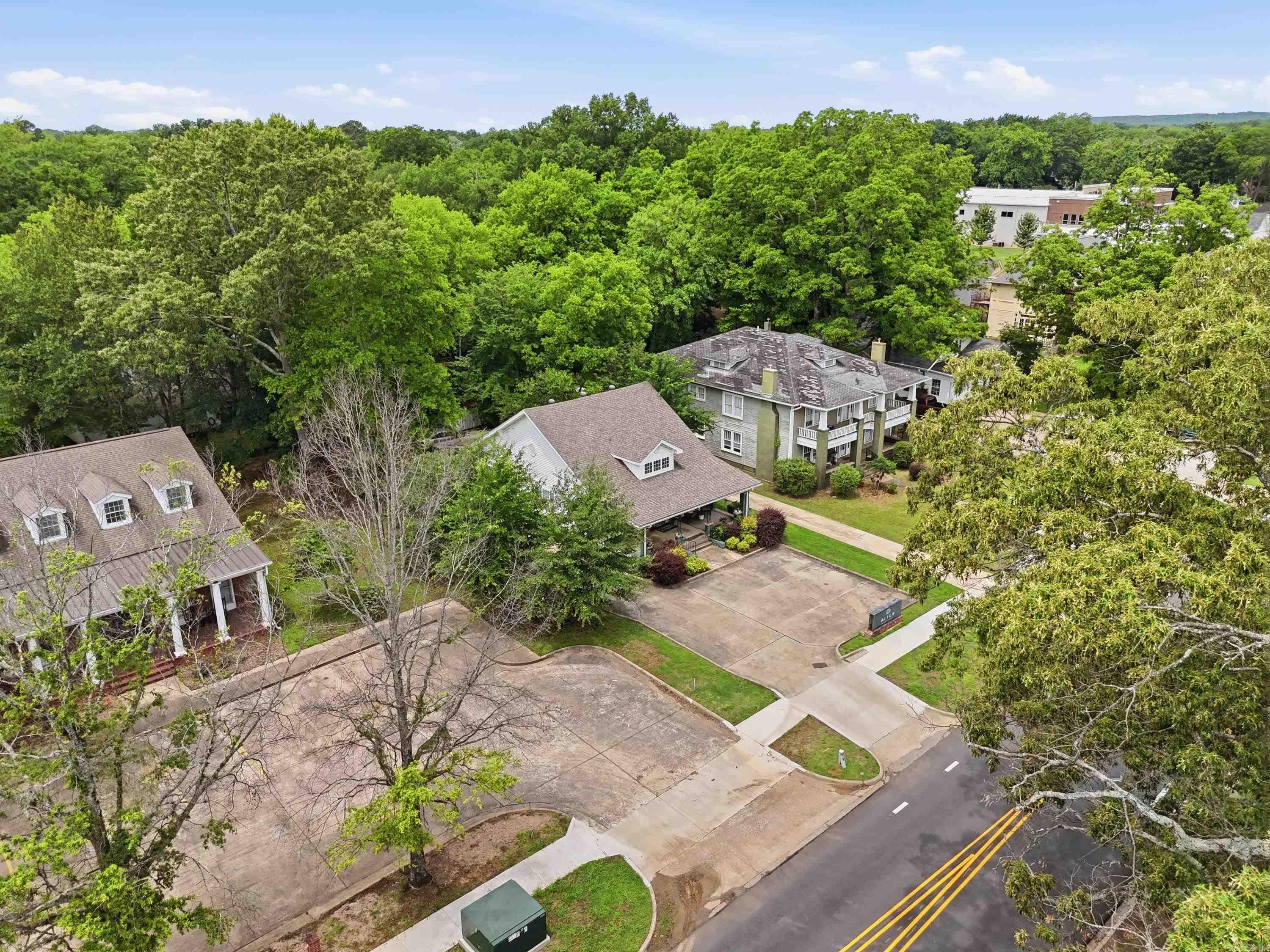 523 LOCUST Avenue