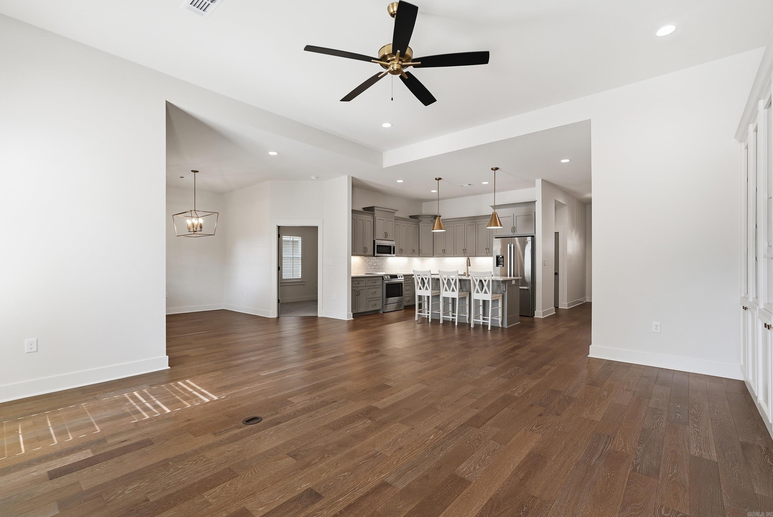 940 Woodland Cove