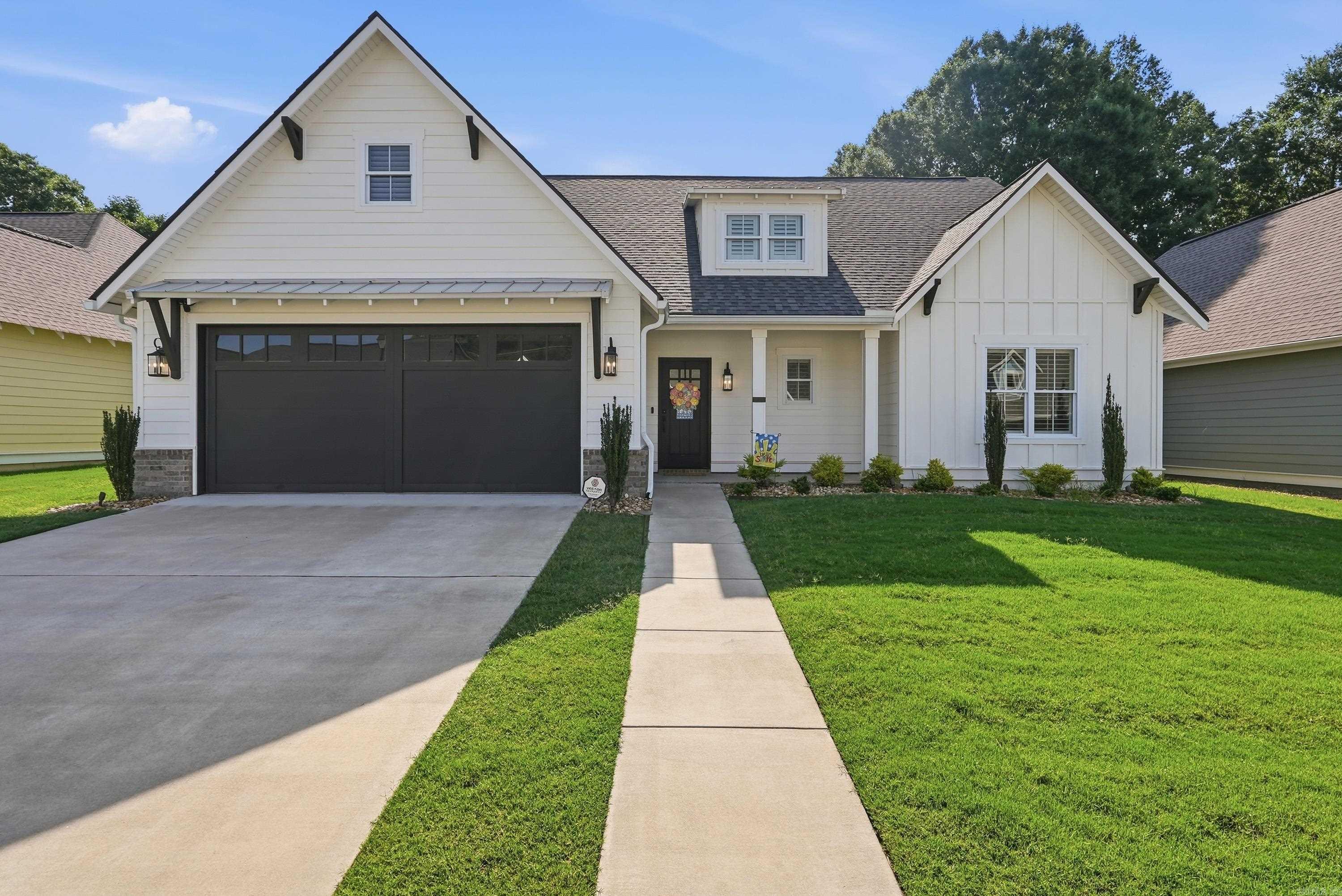 940 Woodland Cove