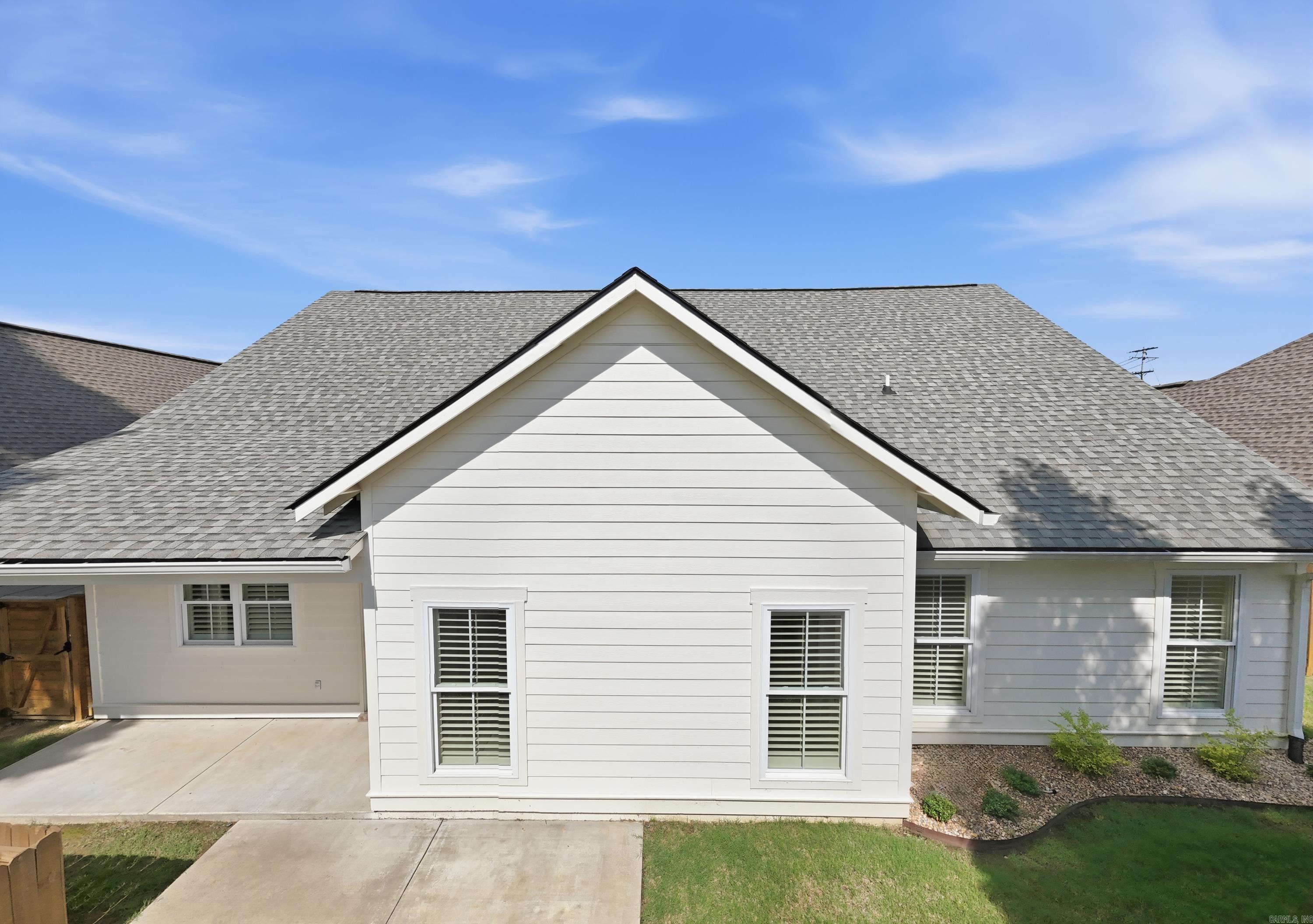 940 Woodland Cove