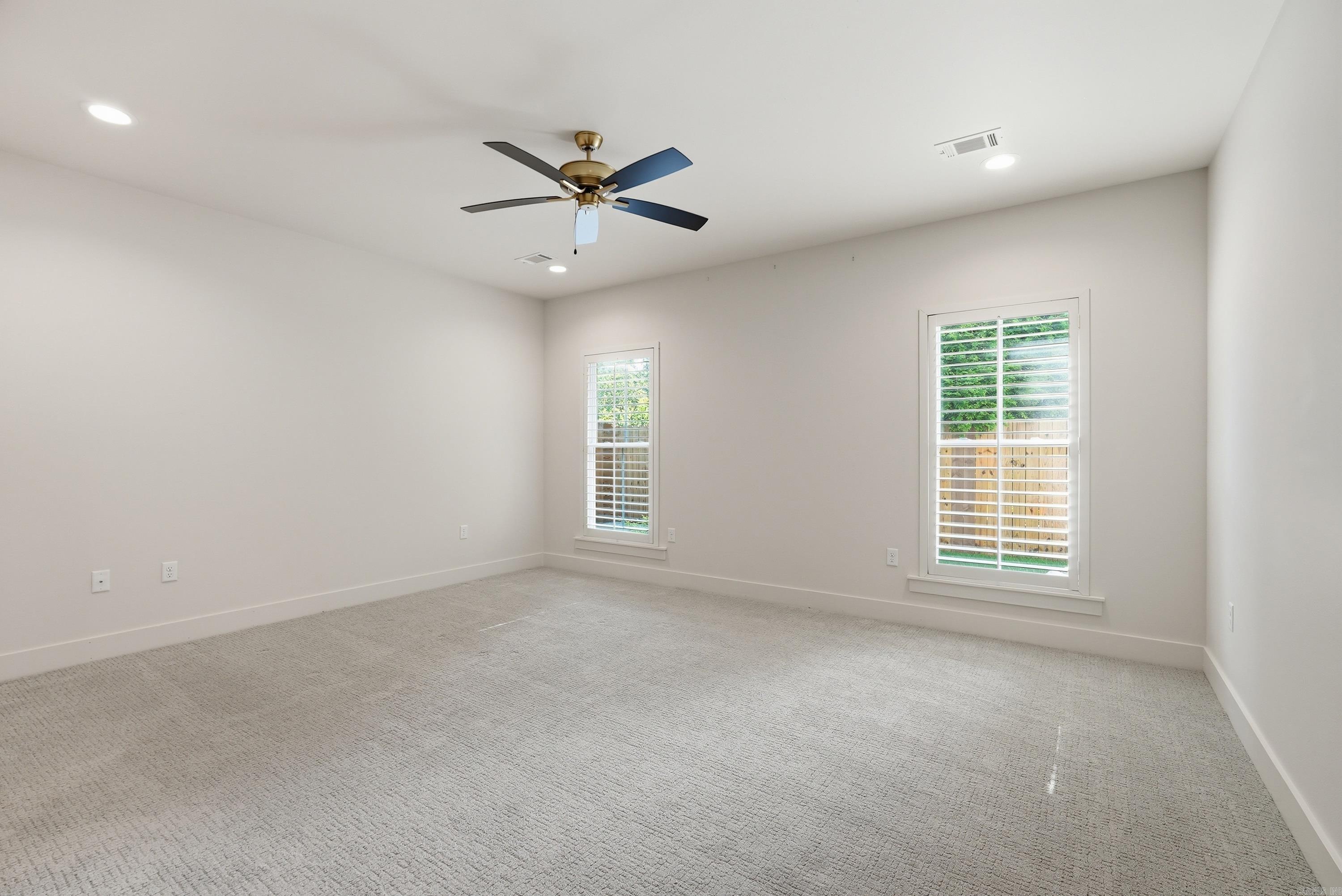 940 Woodland Cove